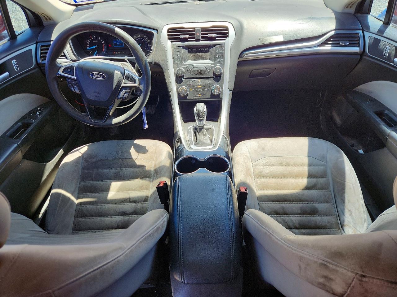 2014 Ford Fusion S Красный vin: 3FA6P0G79ER193139