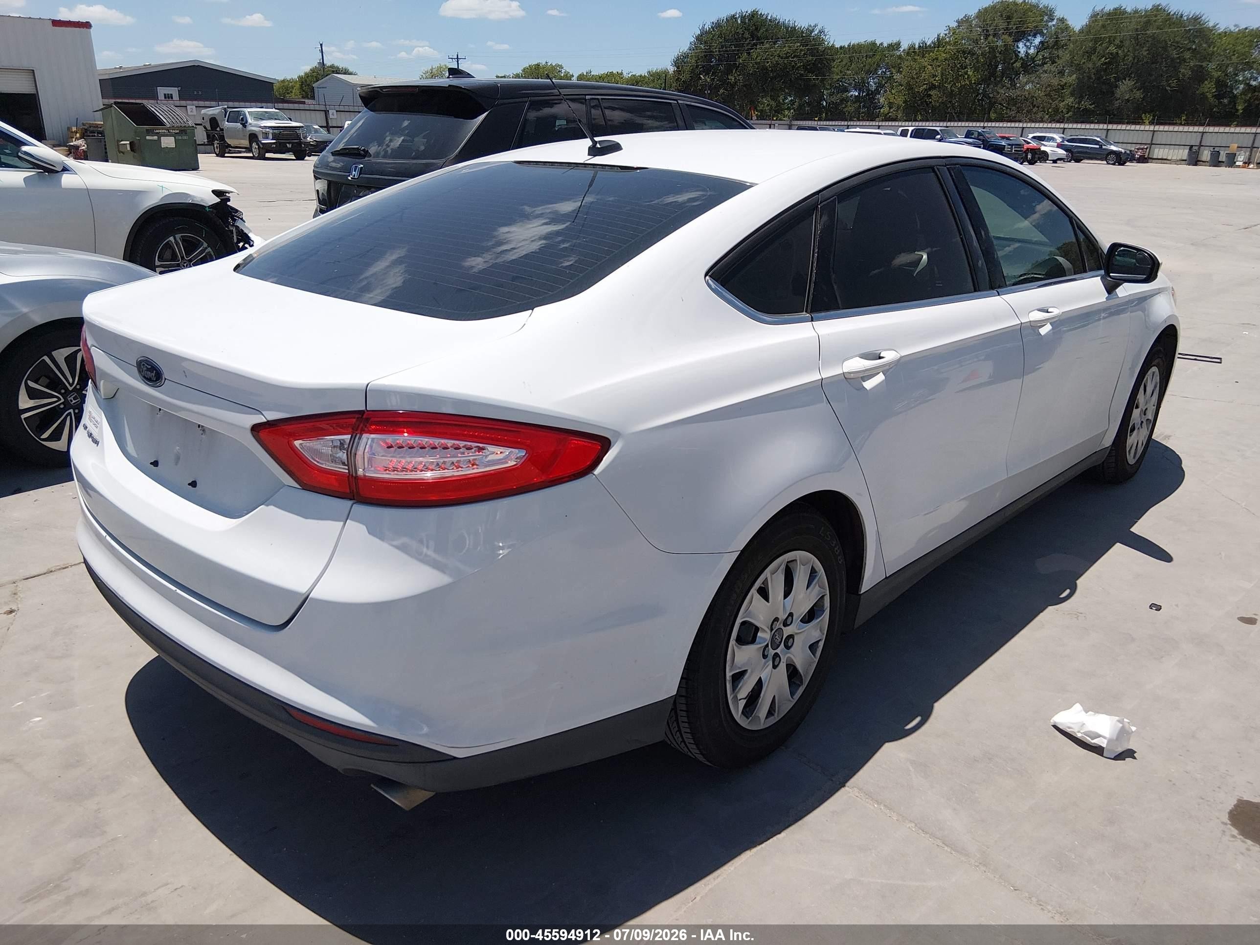 2014 Ford Fusion S Белый vin: 3FA6P0G79ER203961
