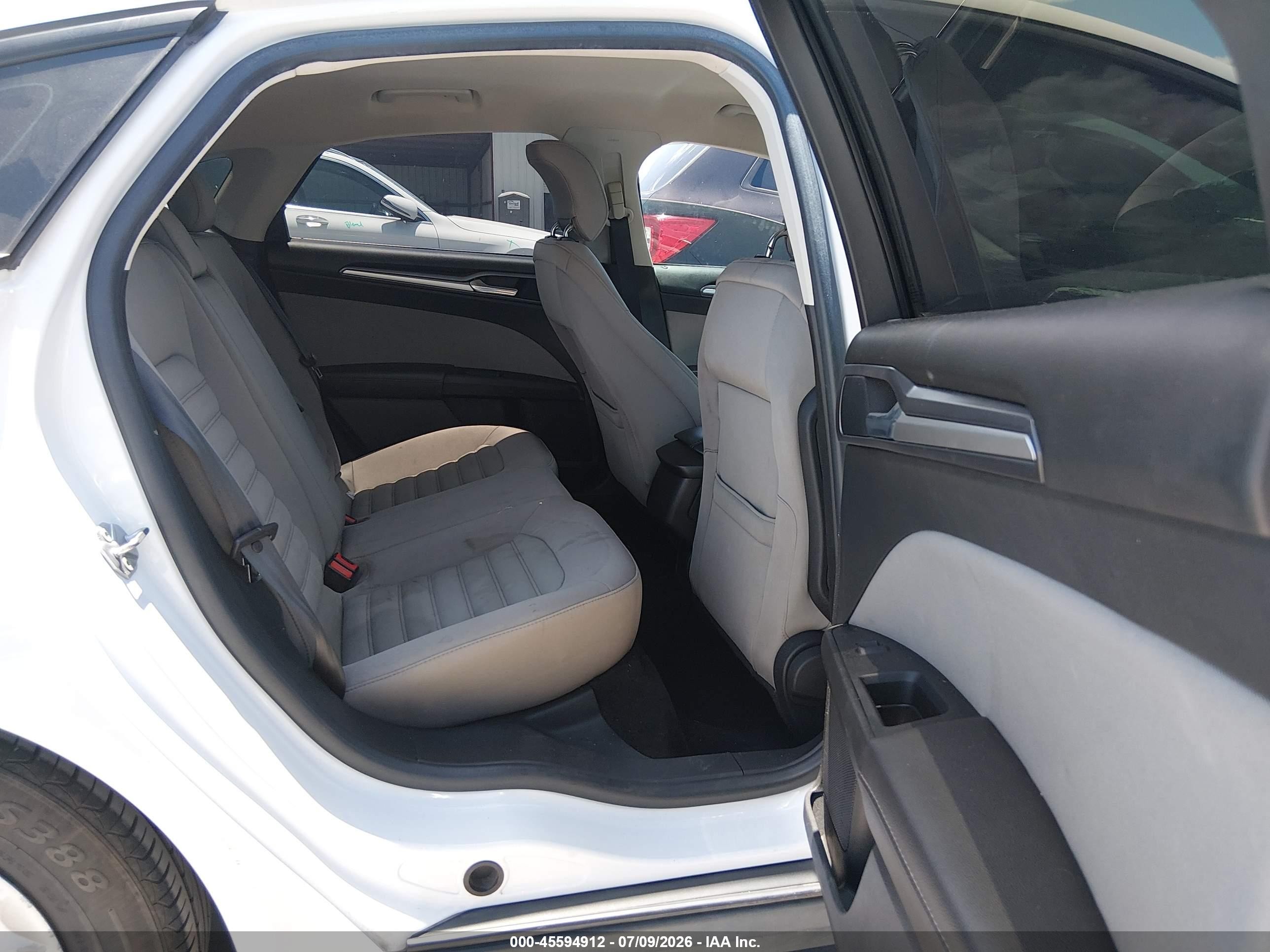 2014 Ford Fusion S Белый vin: 3FA6P0G79ER203961