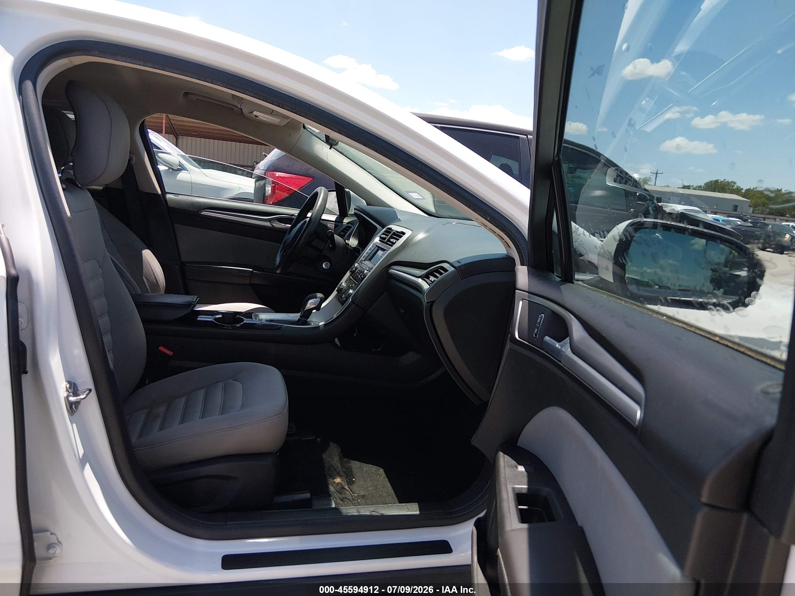 2014 Ford Fusion S Белый vin: 3FA6P0G79ER203961