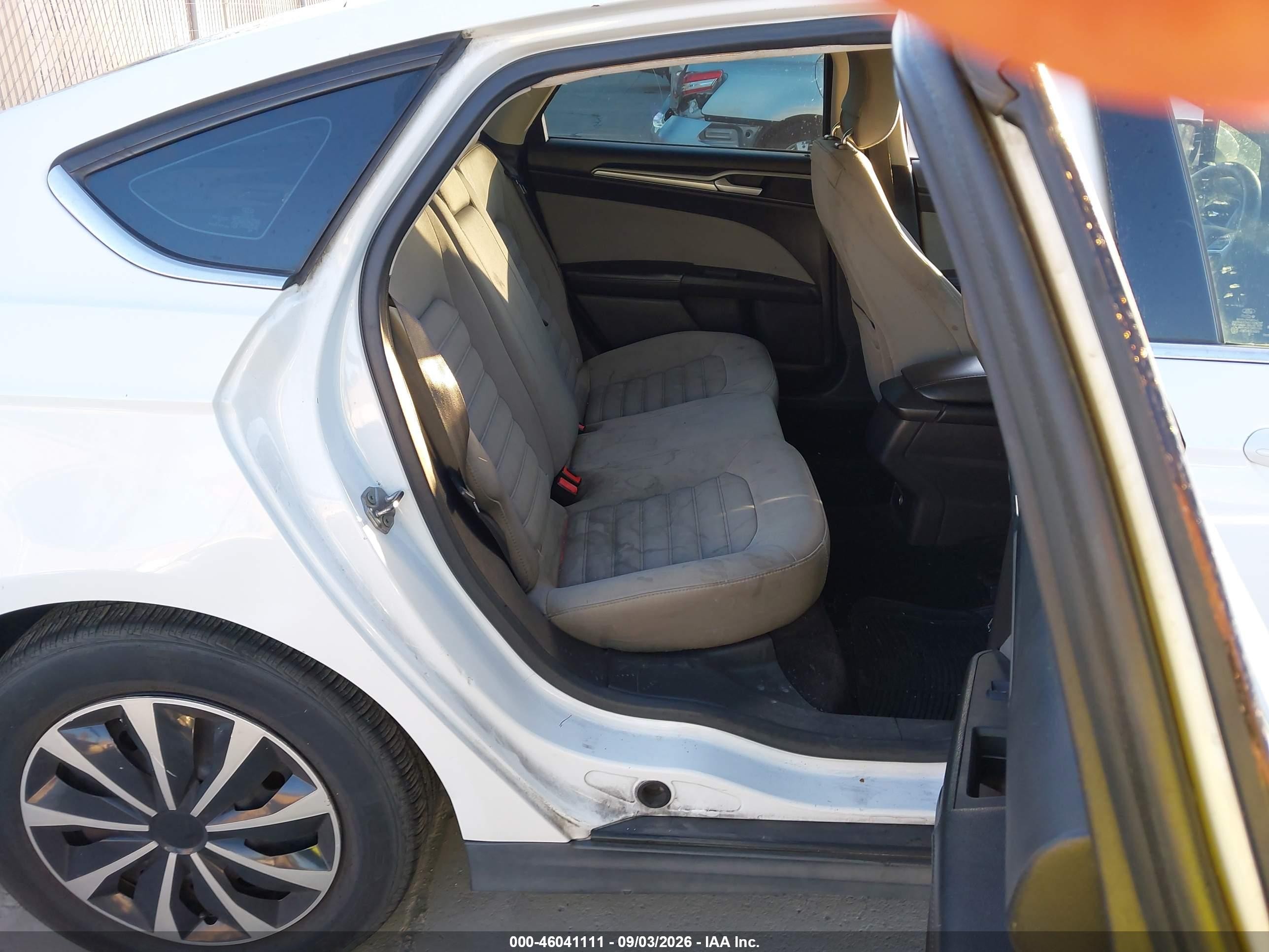 2014 Ford Fusion S White vin: 3FA6P0G79ER235860
