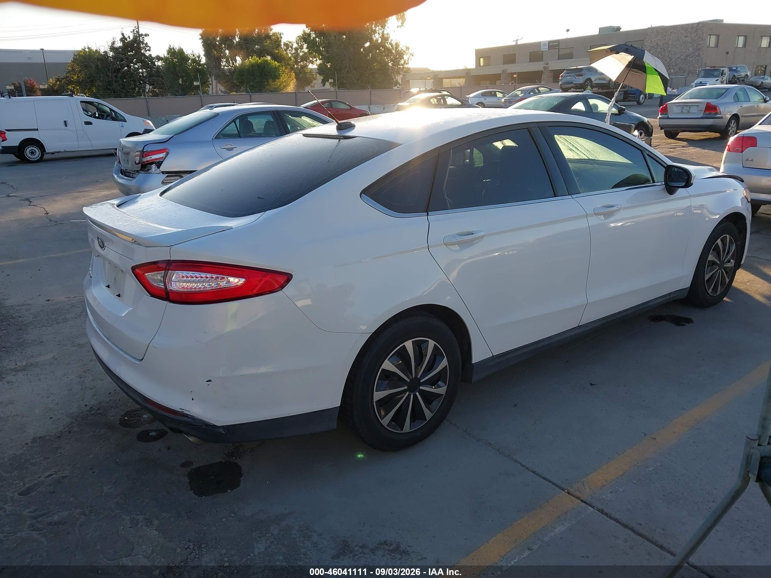 2014 Ford Fusion S White vin: 3FA6P0G79ER235860