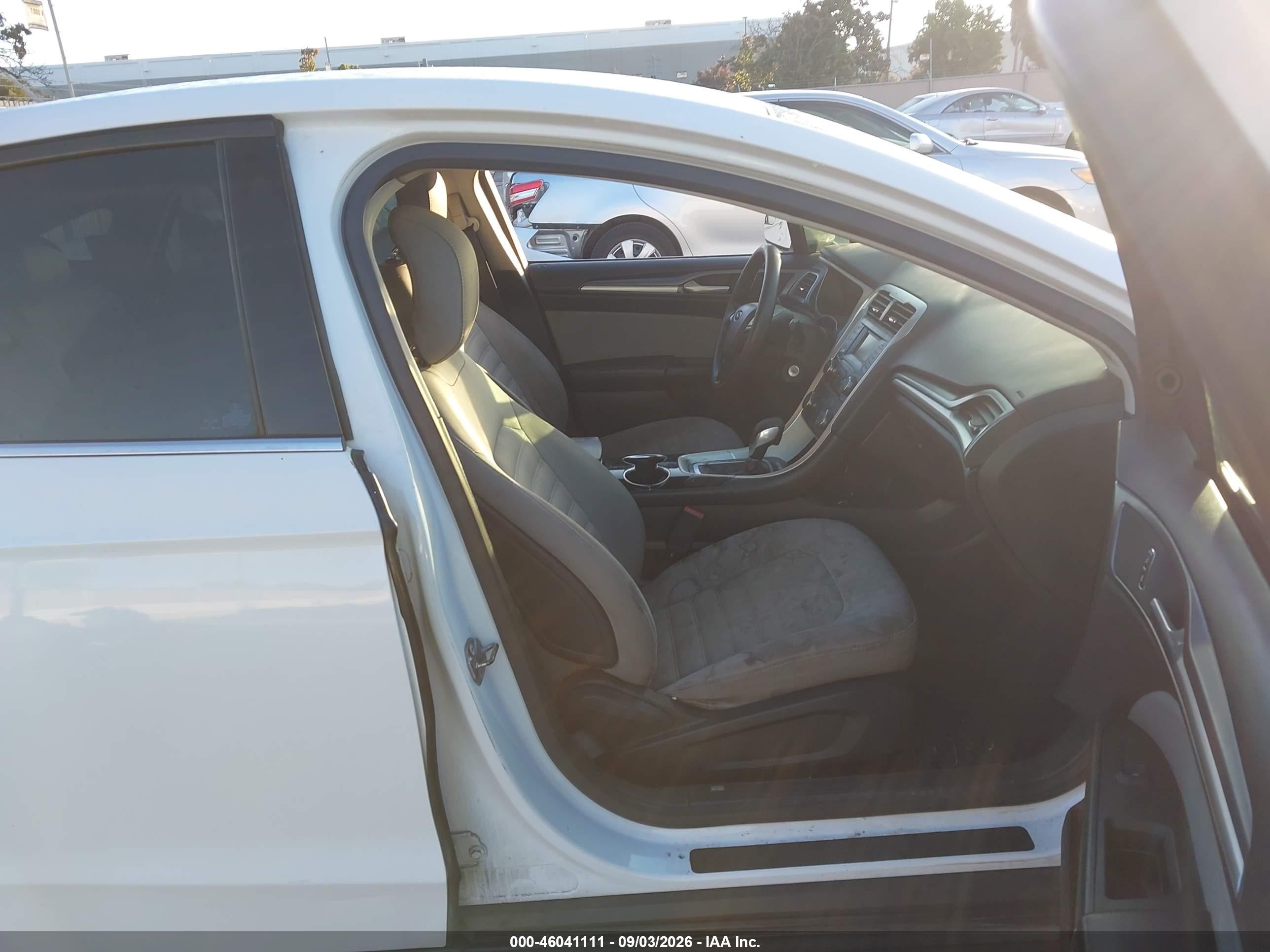 2014 Ford Fusion S White vin: 3FA6P0G79ER235860