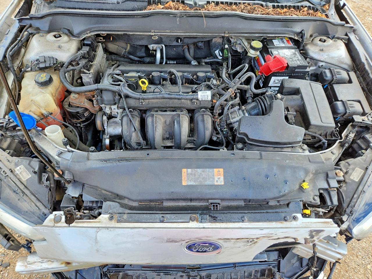 2015 Ford Fusion S Серебряный vin: 3FA6P0G79FR124341