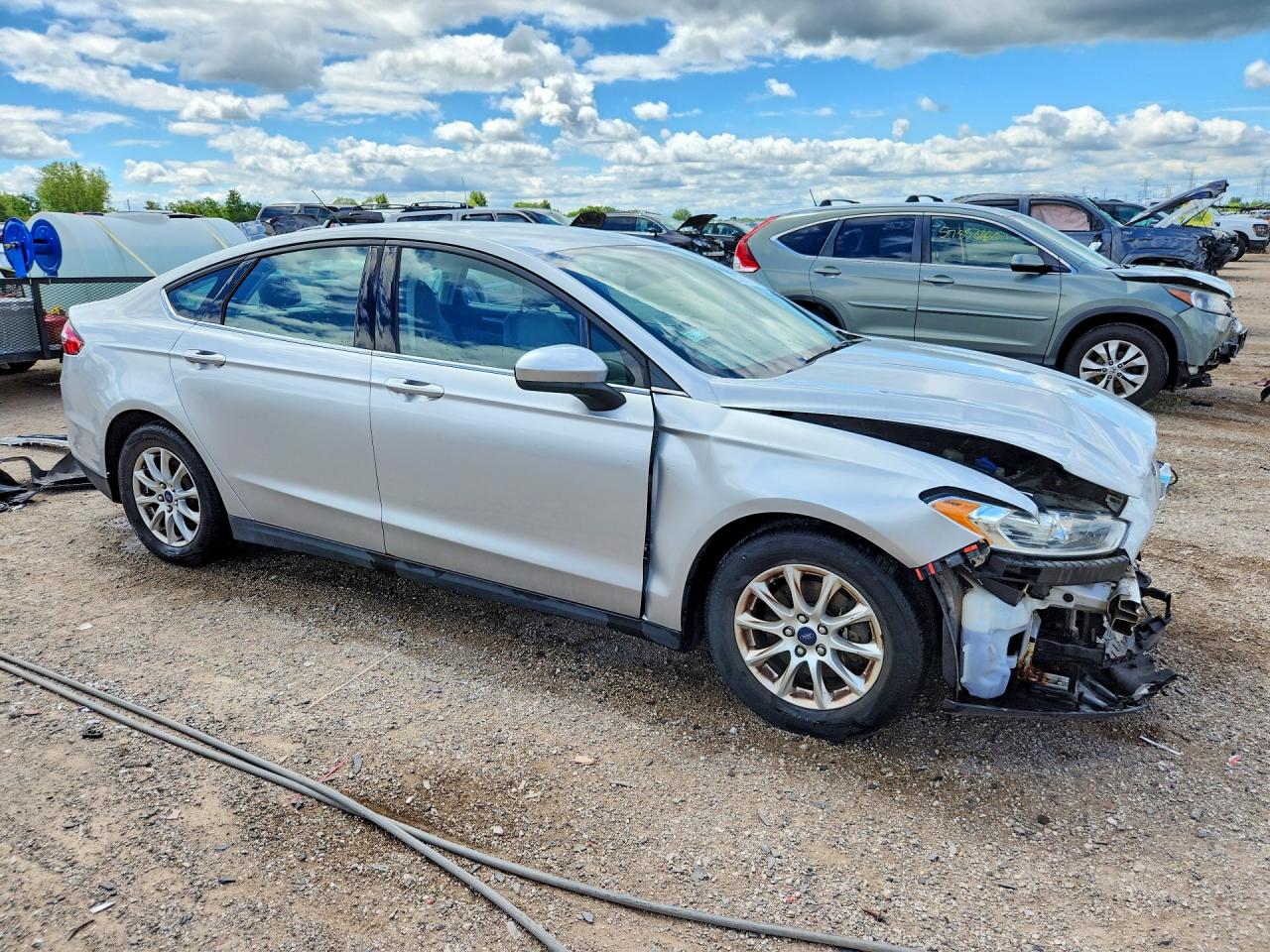 2015 Ford Fusion S Серебряный vin: 3FA6P0G79FR124341