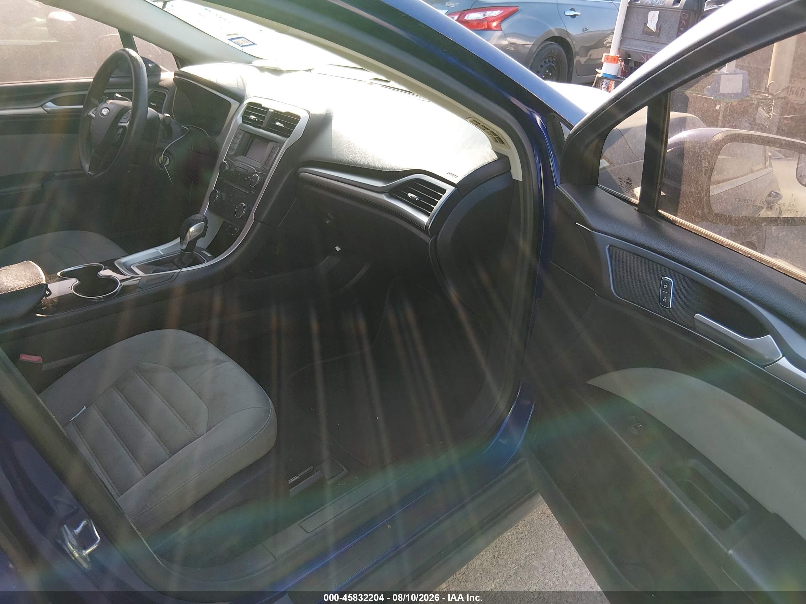 2015 Ford Fusion S Синий vin: 3FA6P0G79FR252630