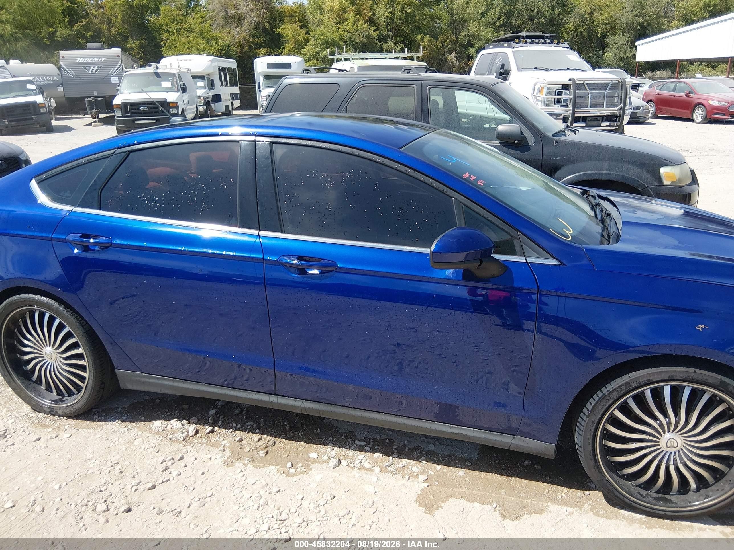 2015 Ford Fusion S Синий vin: 3FA6P0G79FR252630