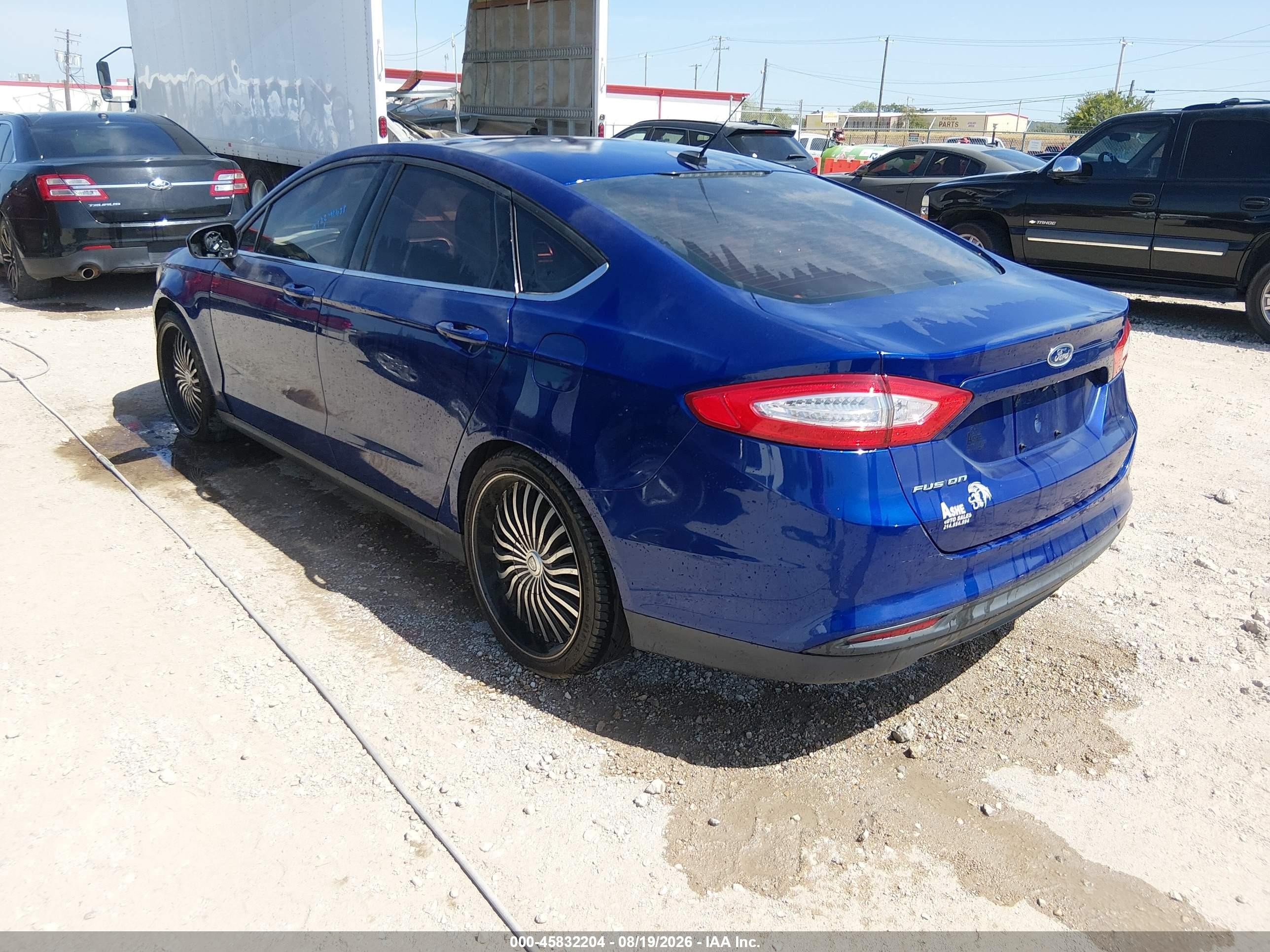 2015 Ford Fusion S Синий vin: 3FA6P0G79FR252630