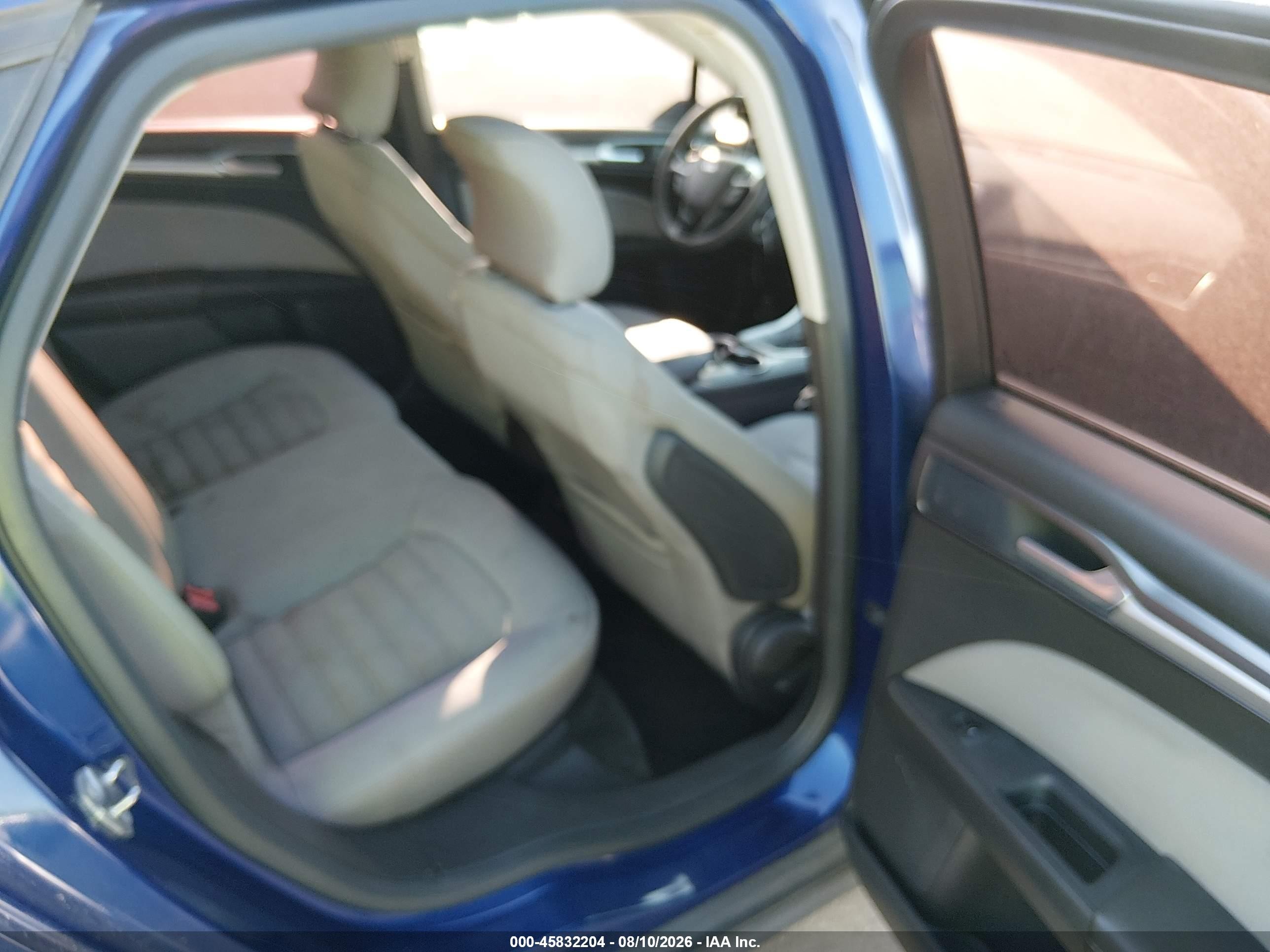 2015 Ford Fusion S Синий vin: 3FA6P0G79FR252630