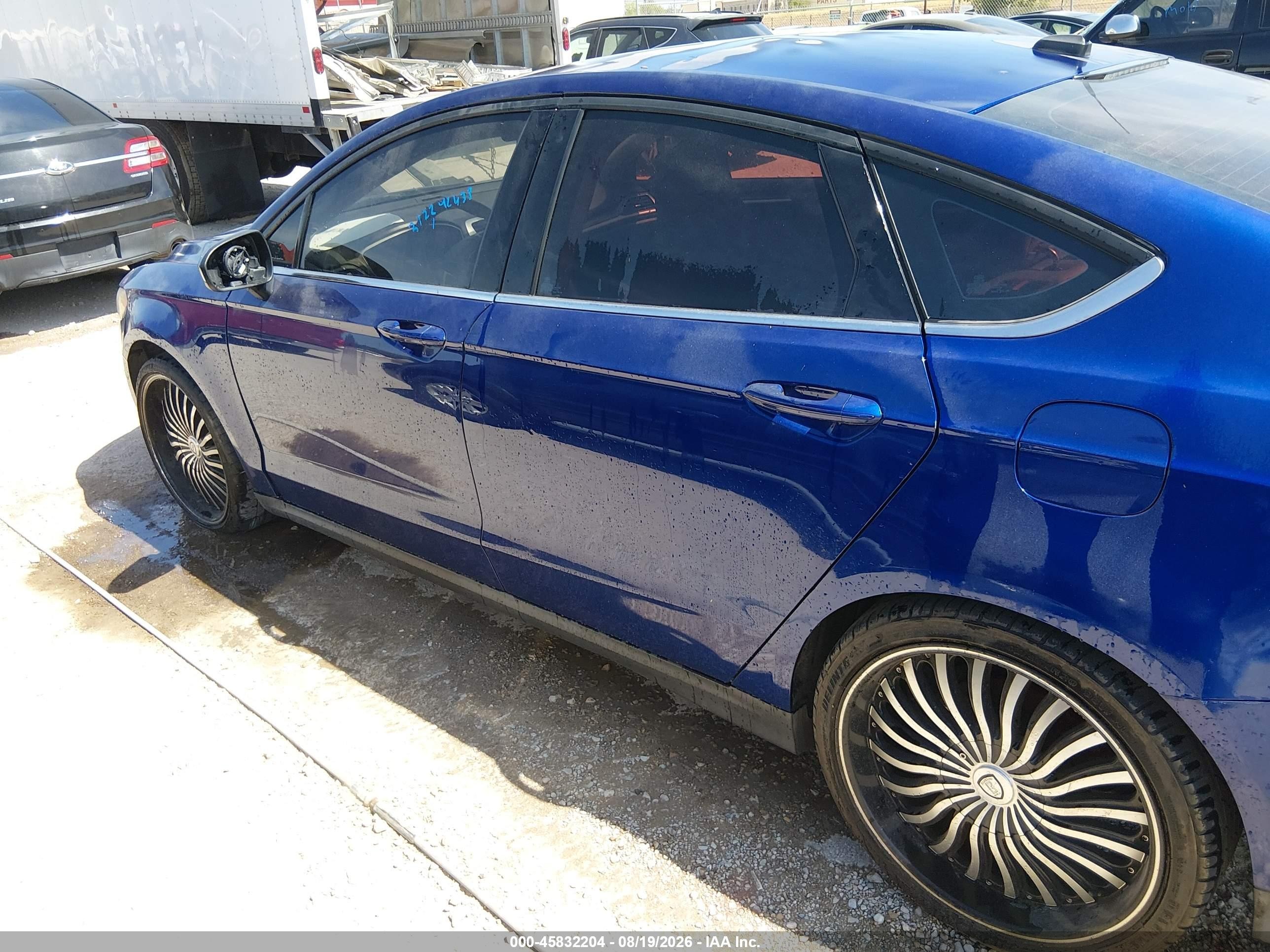 2015 Ford Fusion S Синий vin: 3FA6P0G79FR252630