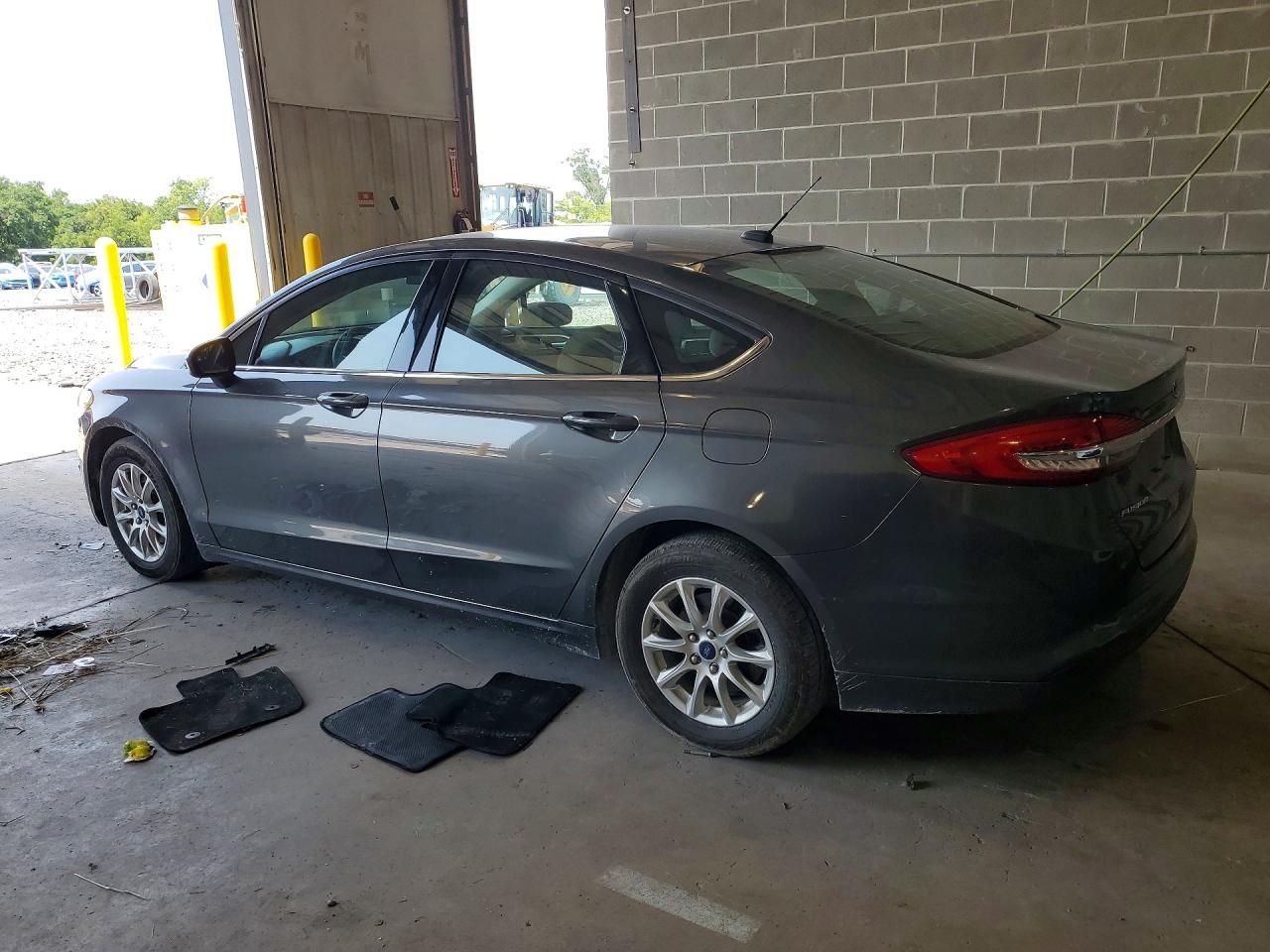 2018 Ford Fusion S Gray vin: 3FA6P0G79JR182362