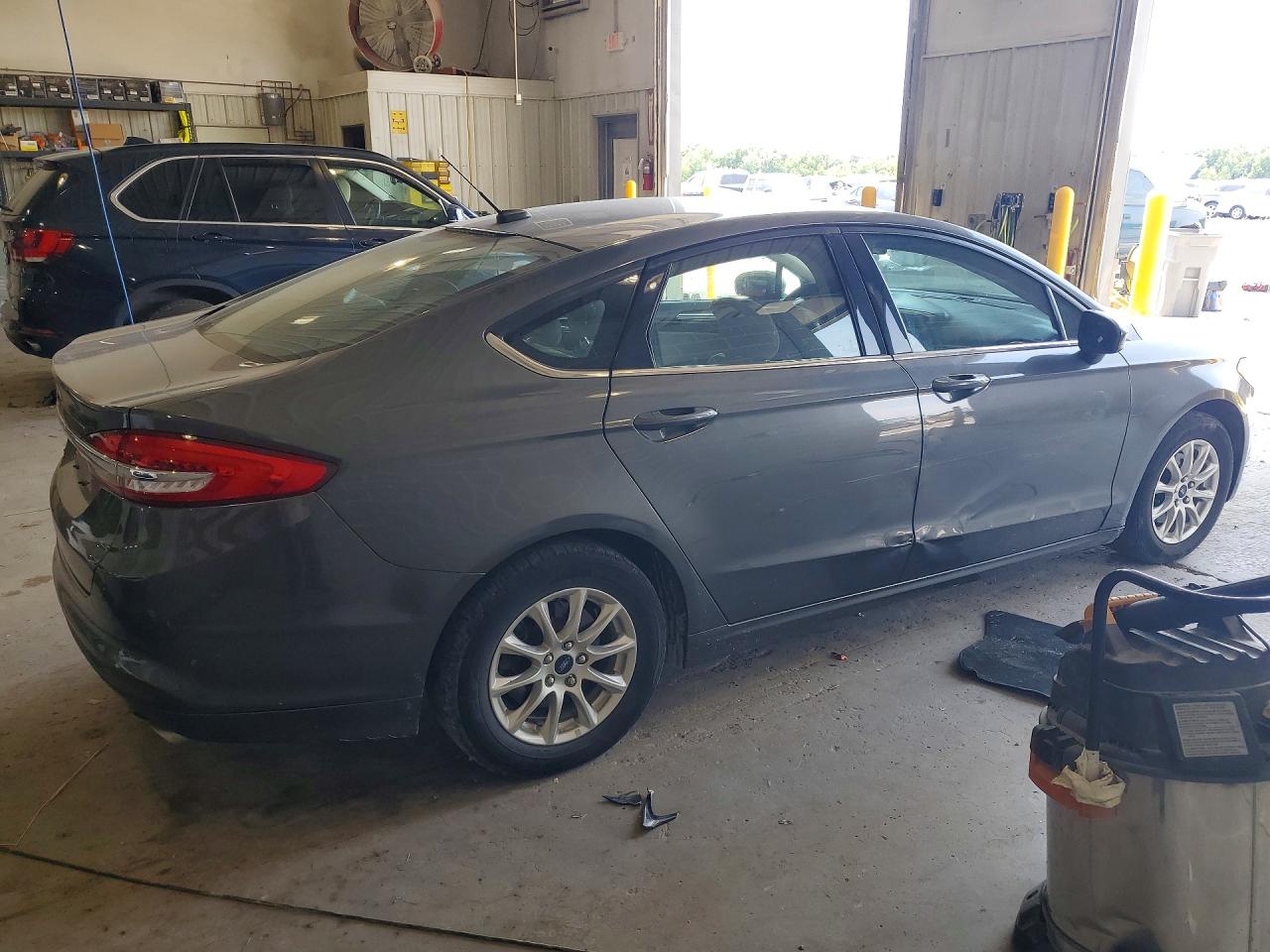 2018 Ford Fusion S Gray vin: 3FA6P0G79JR182362