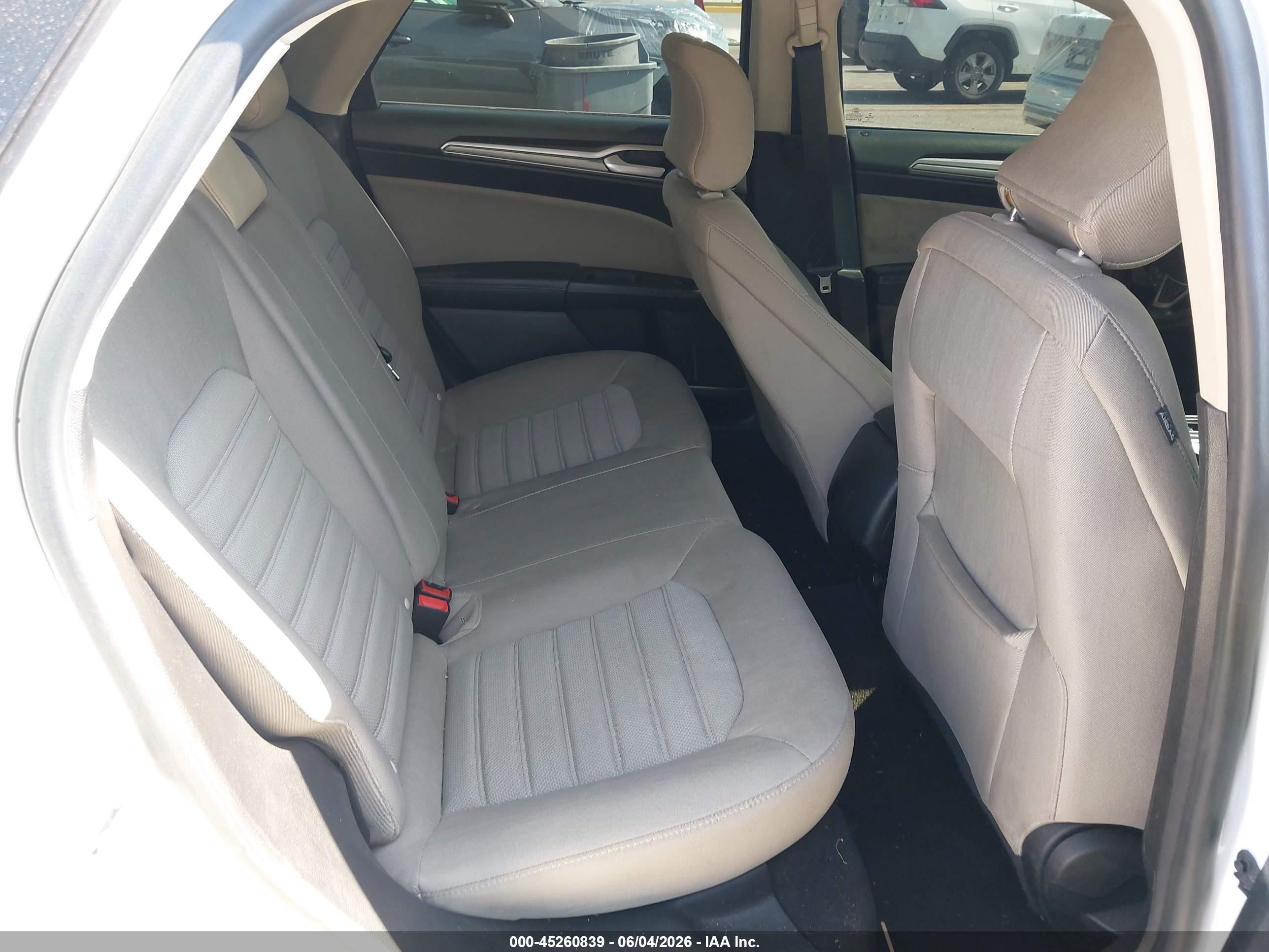 2019 Ford Fusion S White vin: 3FA6P0G79KR184033