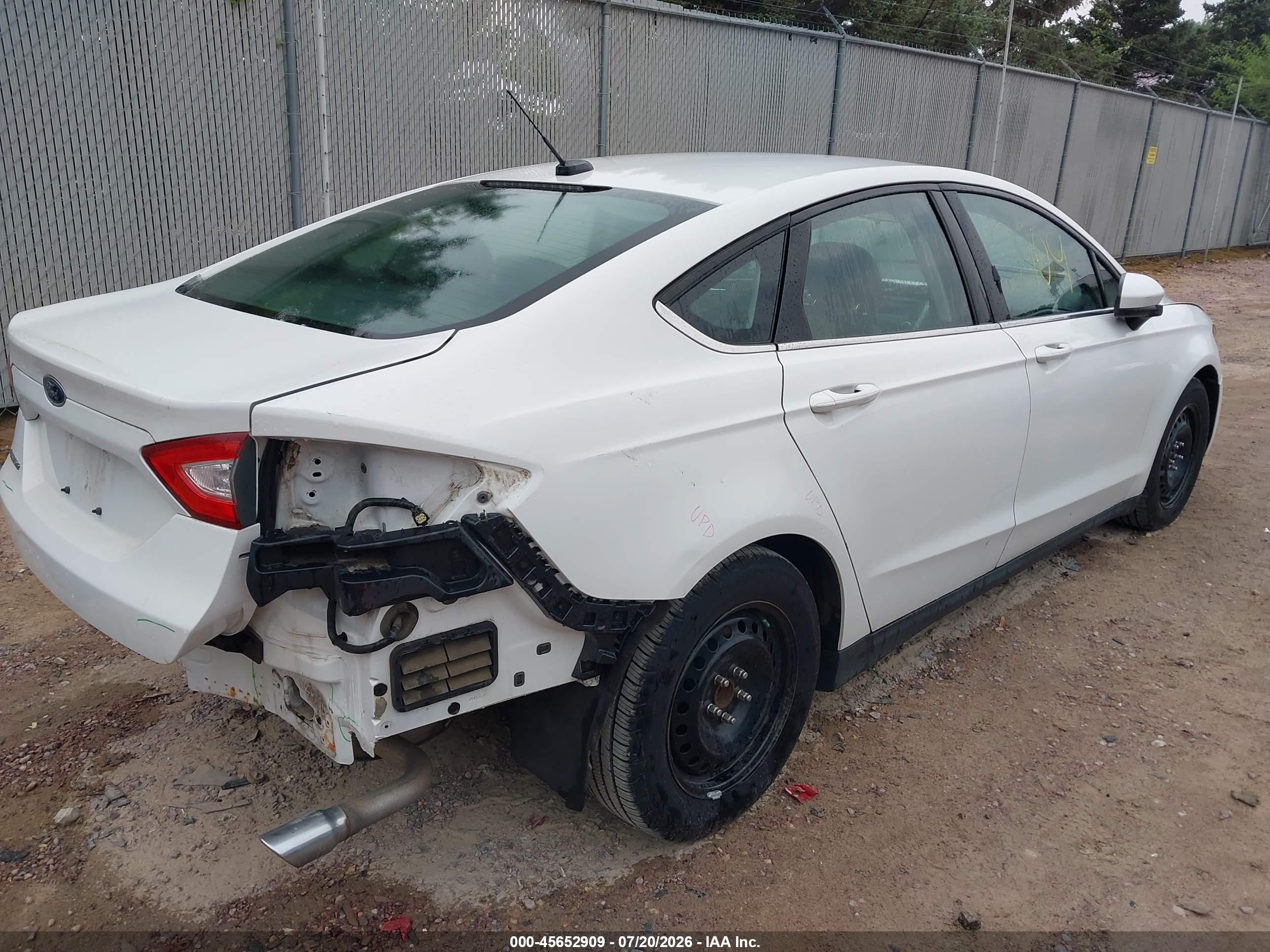 2013 Ford Fusion S White vin: 3FA6P0G7XDR235932