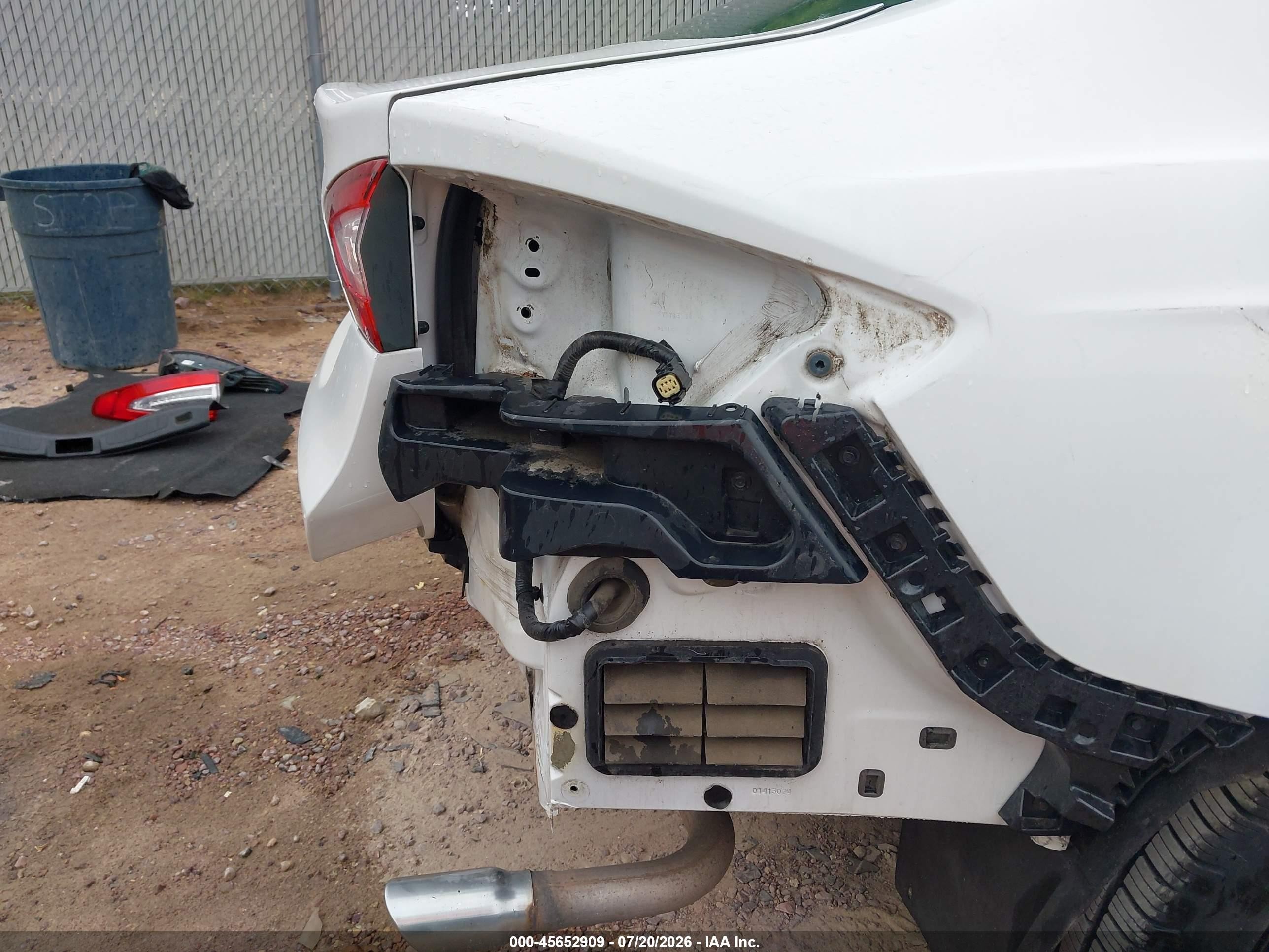 2013 Ford Fusion S White vin: 3FA6P0G7XDR235932