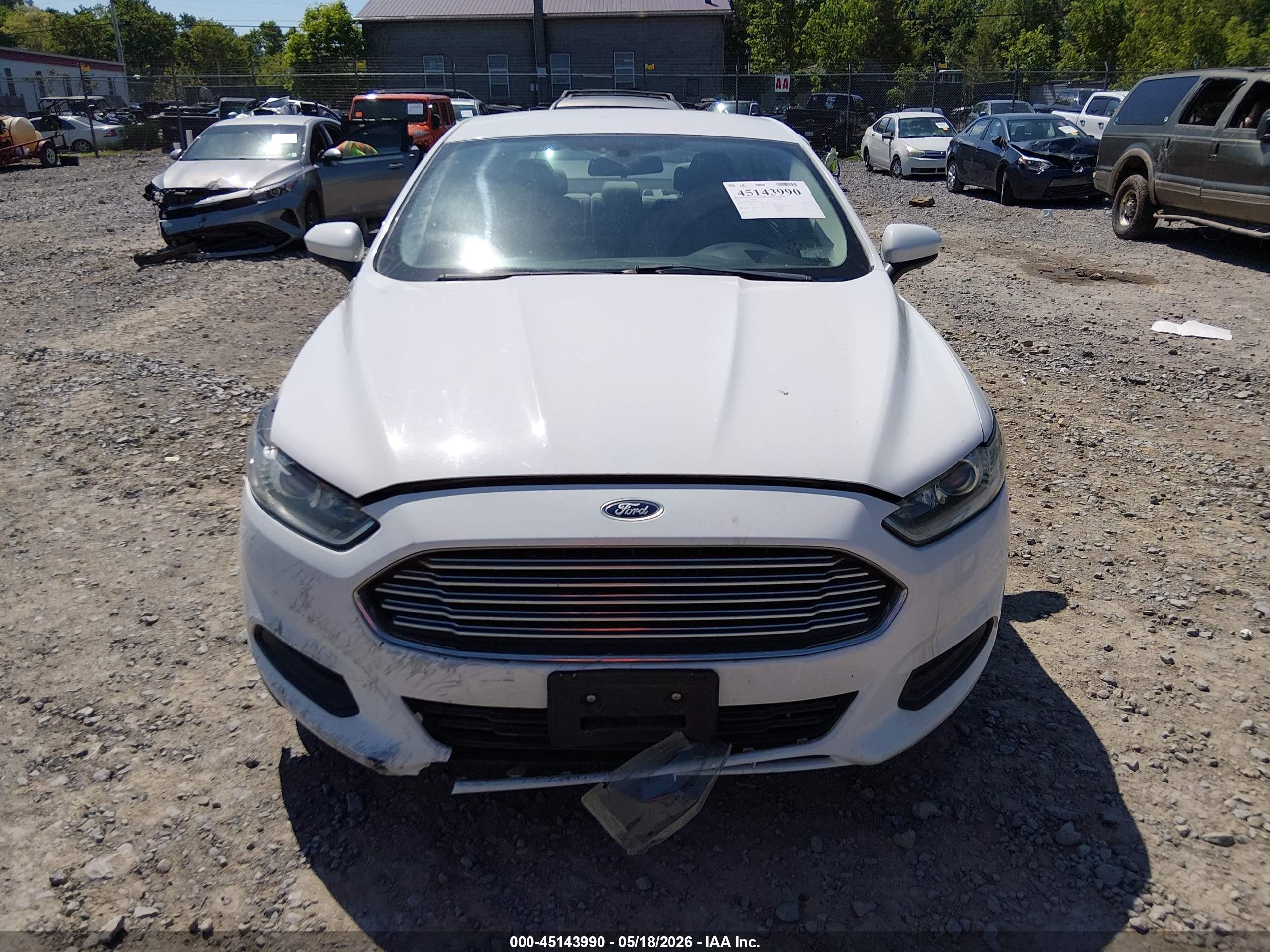 2013 Ford Fusion S Белый vin: 3FA6P0G7XDR329096