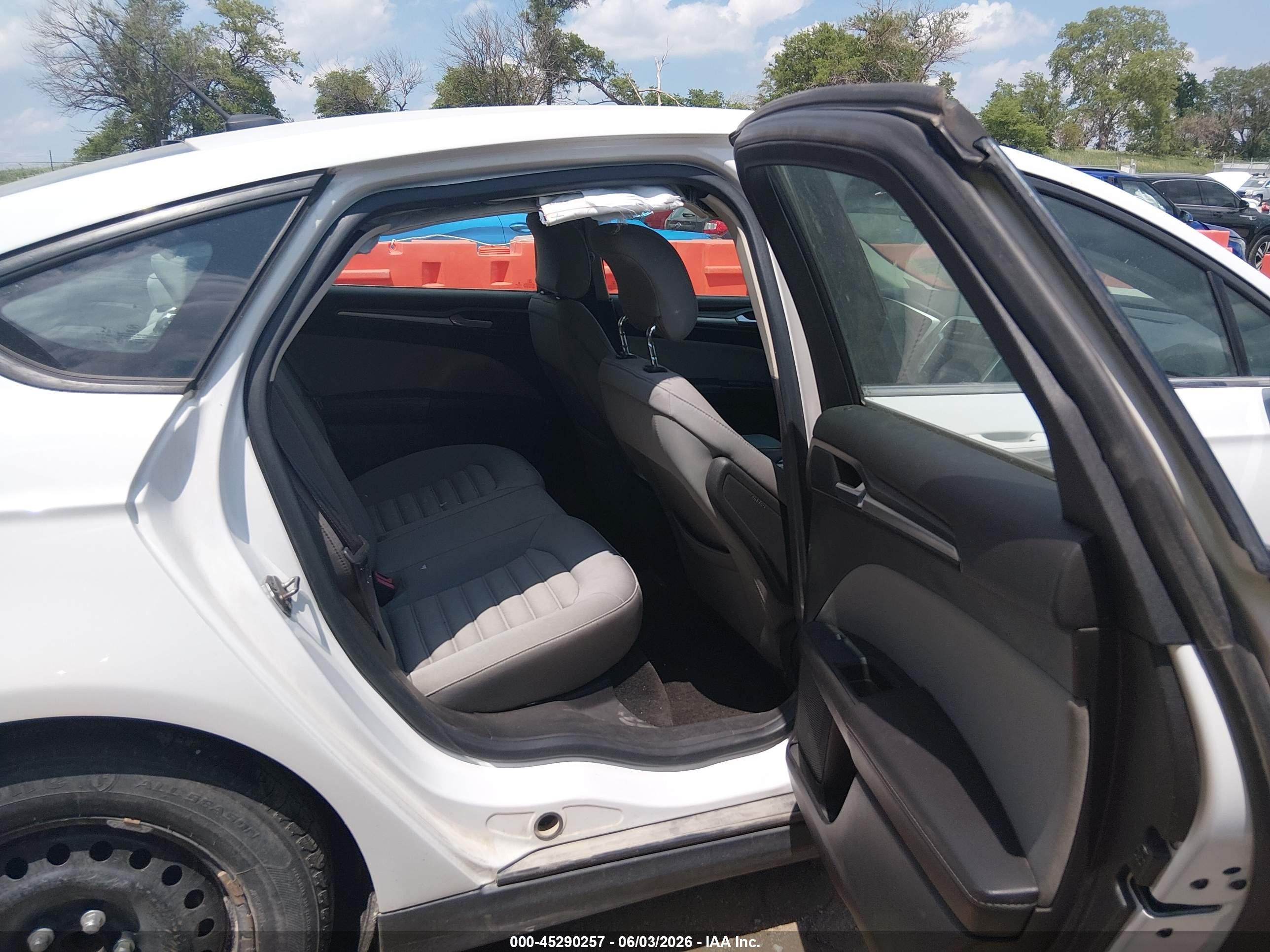 2013 Ford Fusion S White vin: 3FA6P0G7XDR348764