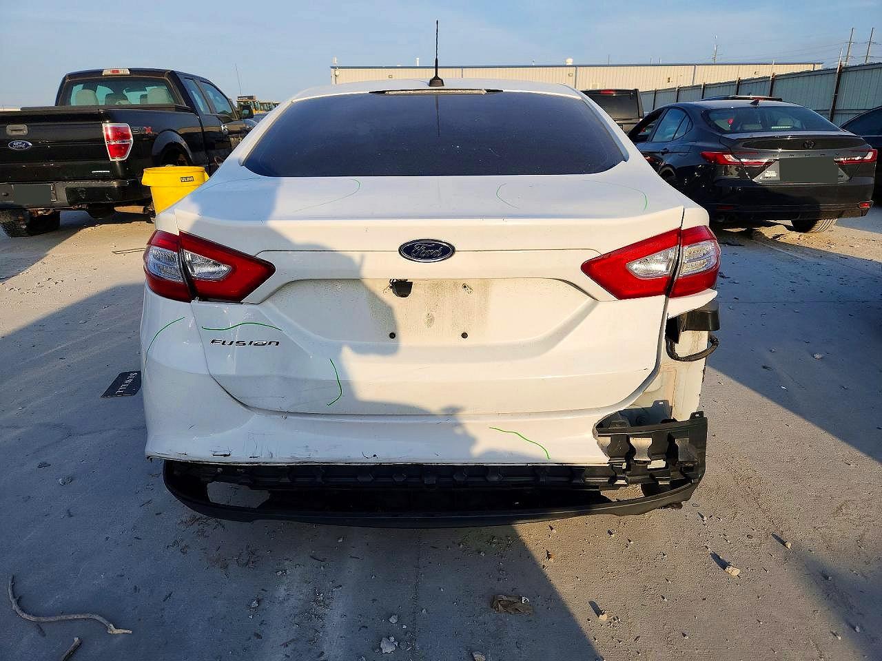 2014 Ford Fusion S Белый vin: 3FA6P0G7XER103349