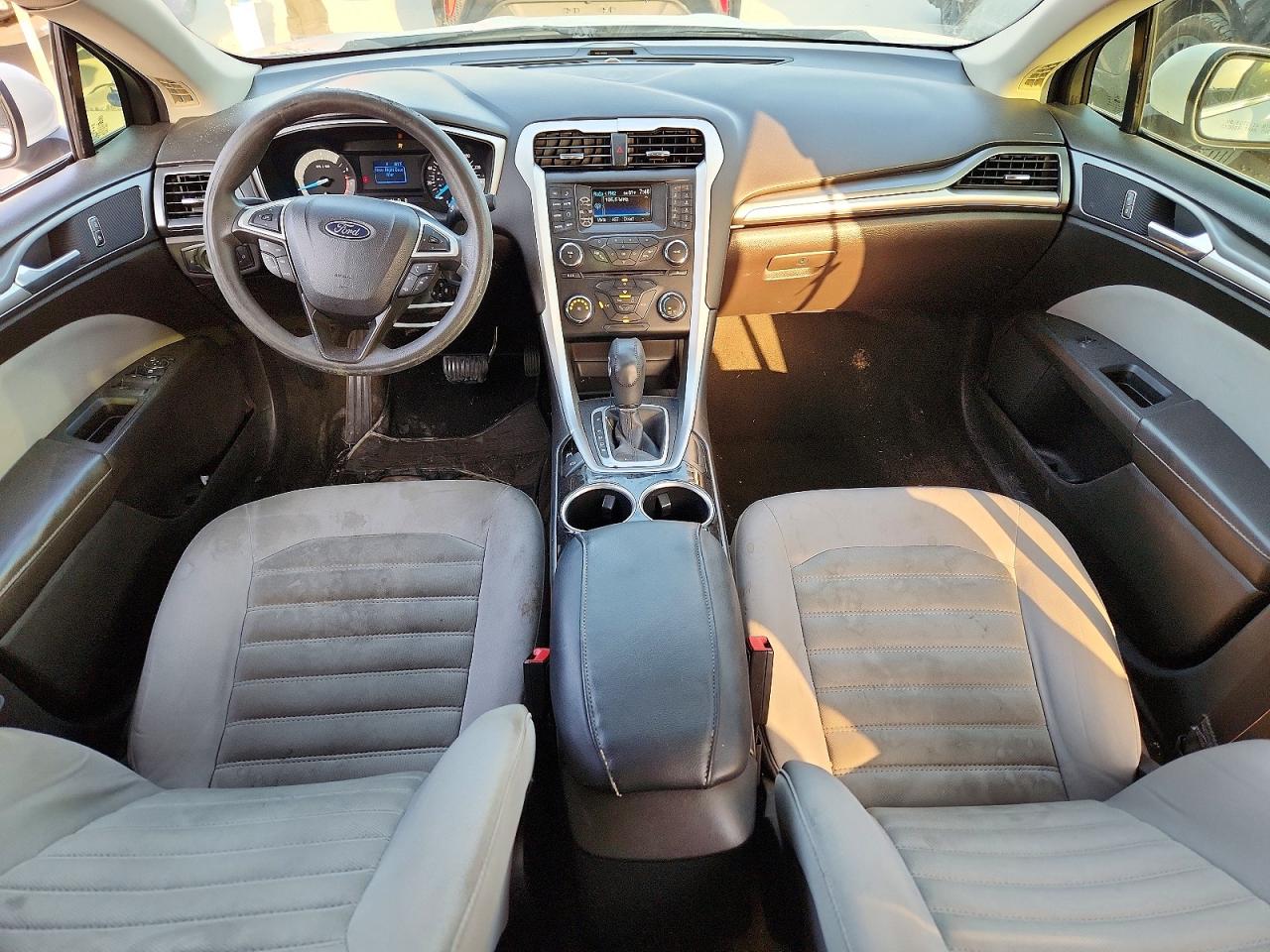 2014 Ford Fusion S Белый vin: 3FA6P0G7XER103349