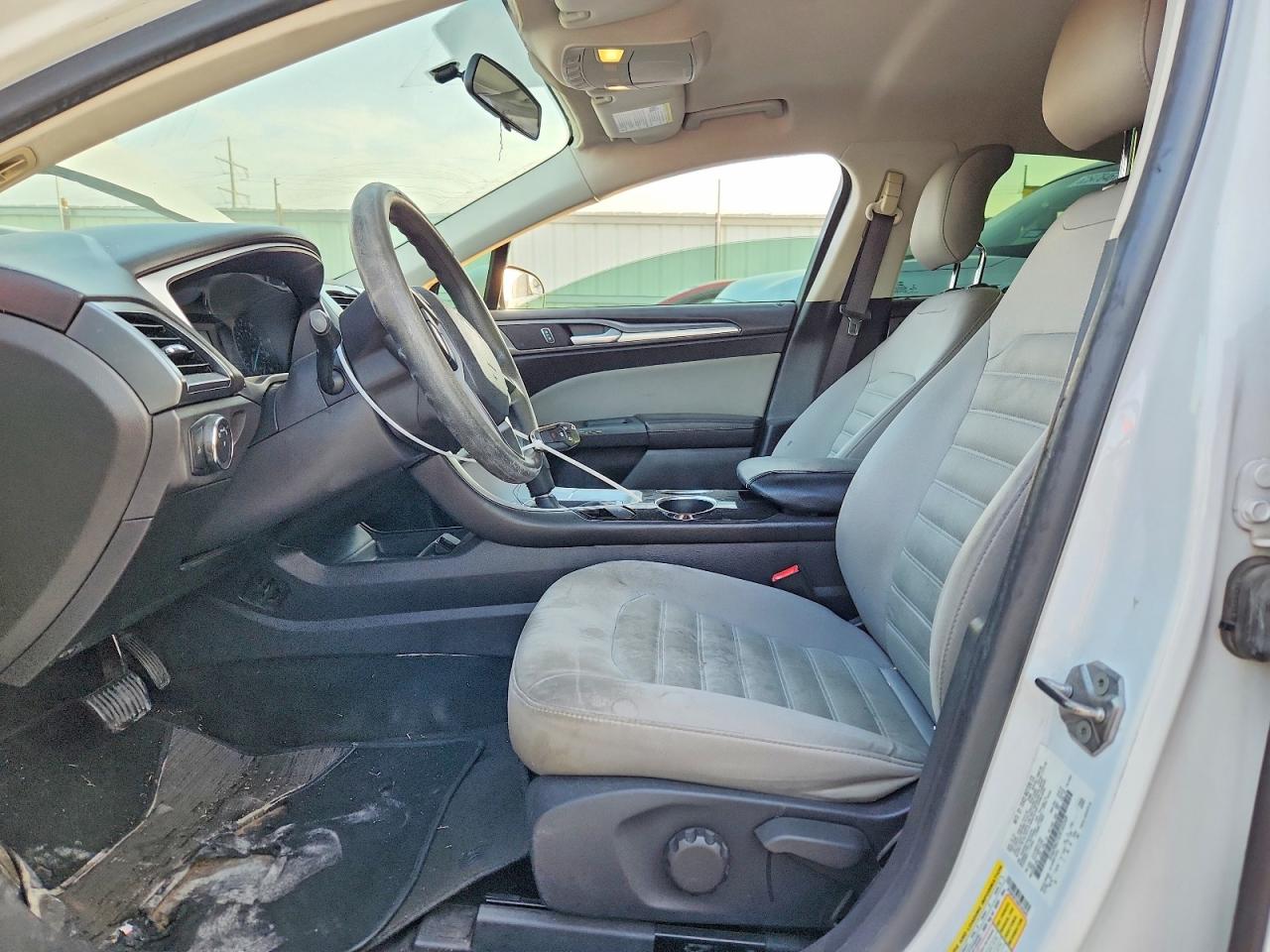 2014 Ford Fusion S Белый vin: 3FA6P0G7XER103349
