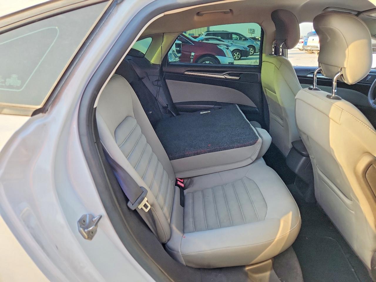 2014 Ford Fusion S Белый vin: 3FA6P0G7XER103349