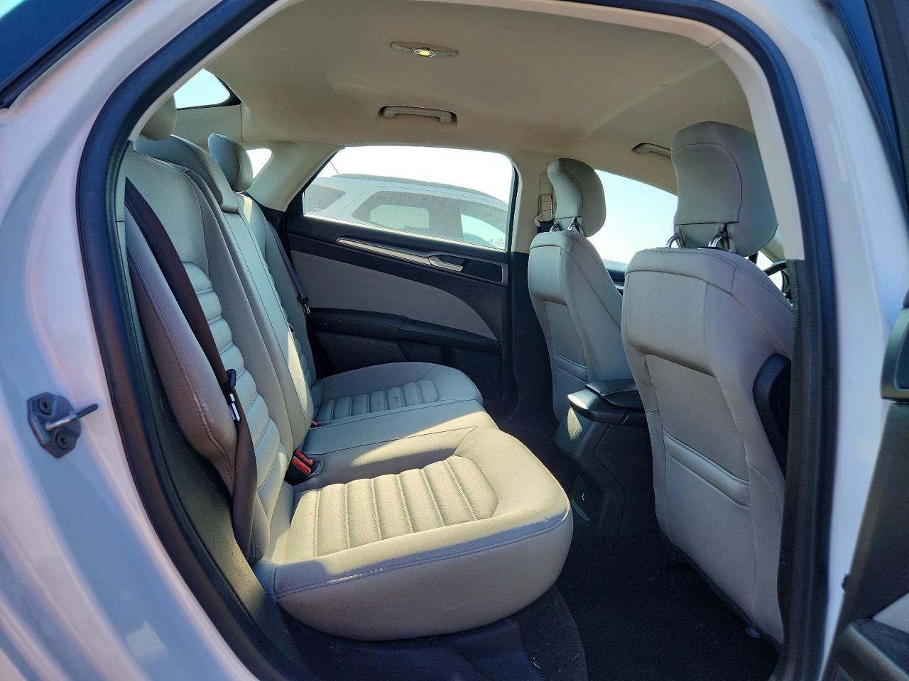 2014 Ford Fusion S Белый vin: 3FA6P0G7XER166385