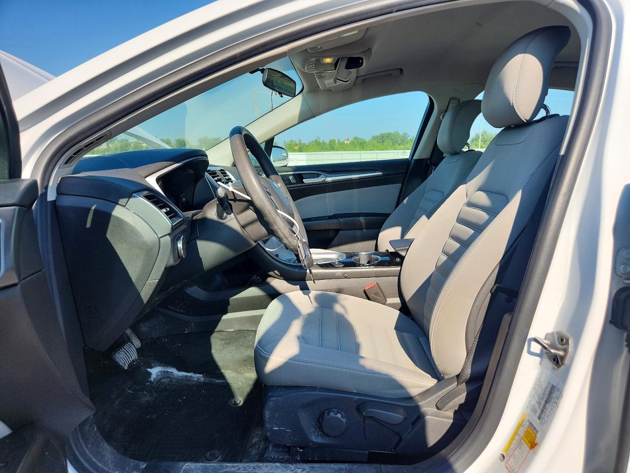 2014 Ford Fusion S Белый vin: 3FA6P0G7XER166385