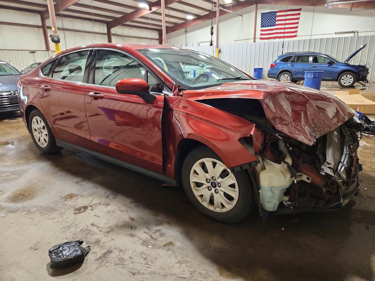 2014 Ford Fusion S Red vin: 3FA6P0G7XER251159