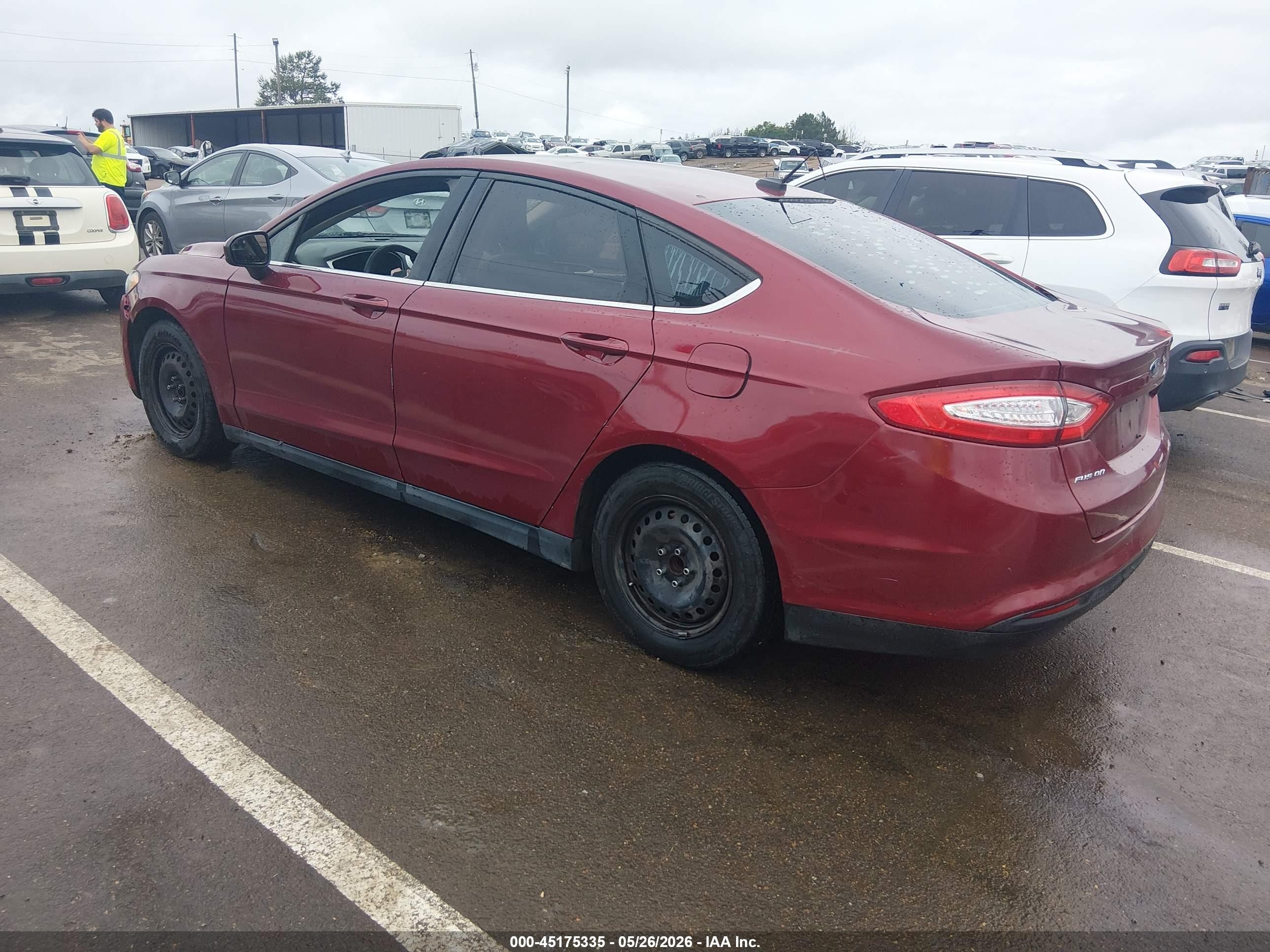 2014 Ford Fusion S Red vin: 3FA6P0G7XER396072