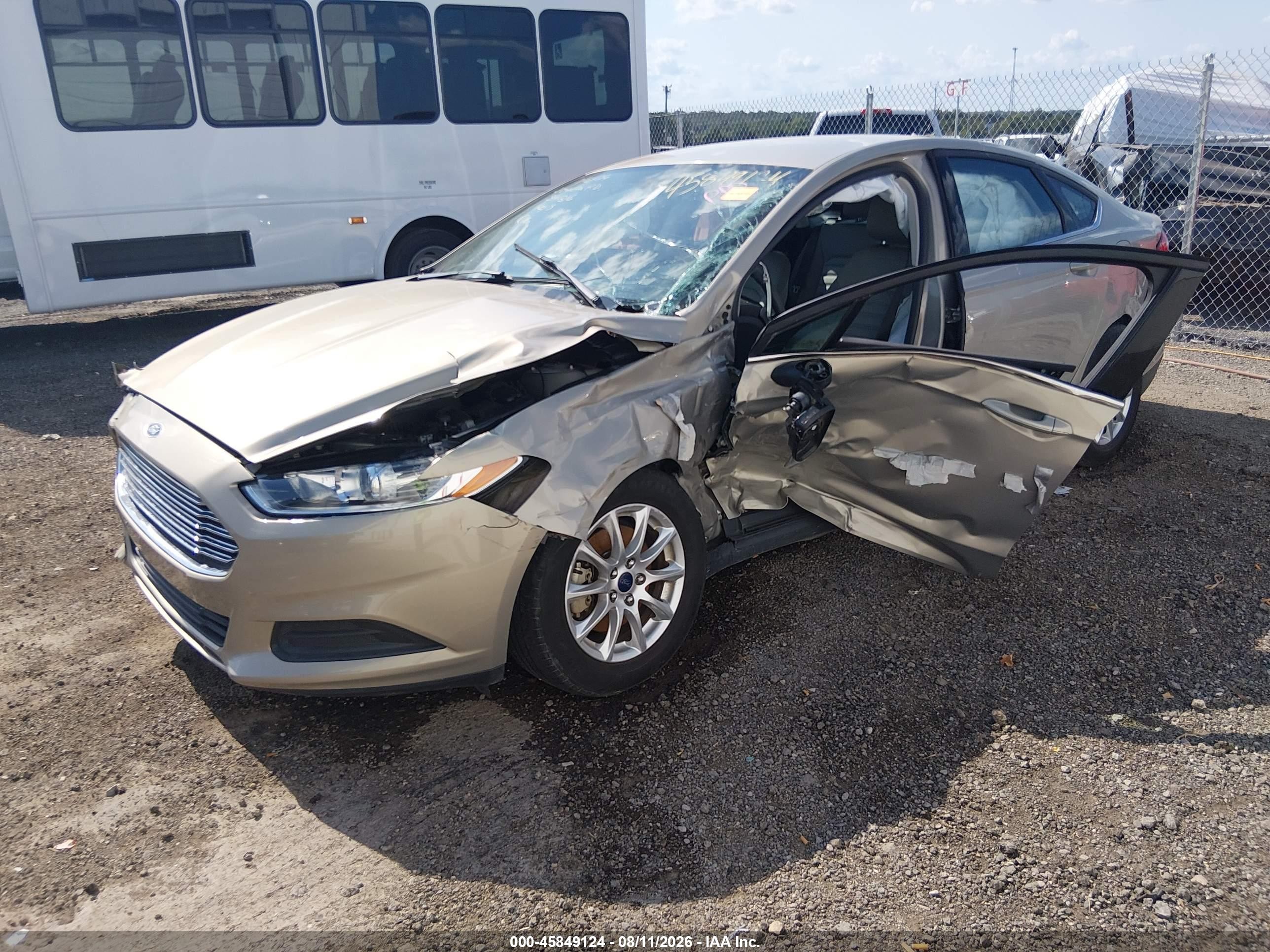 2015 Ford Fusion S Gold vin: 3FA6P0G7XFR118872