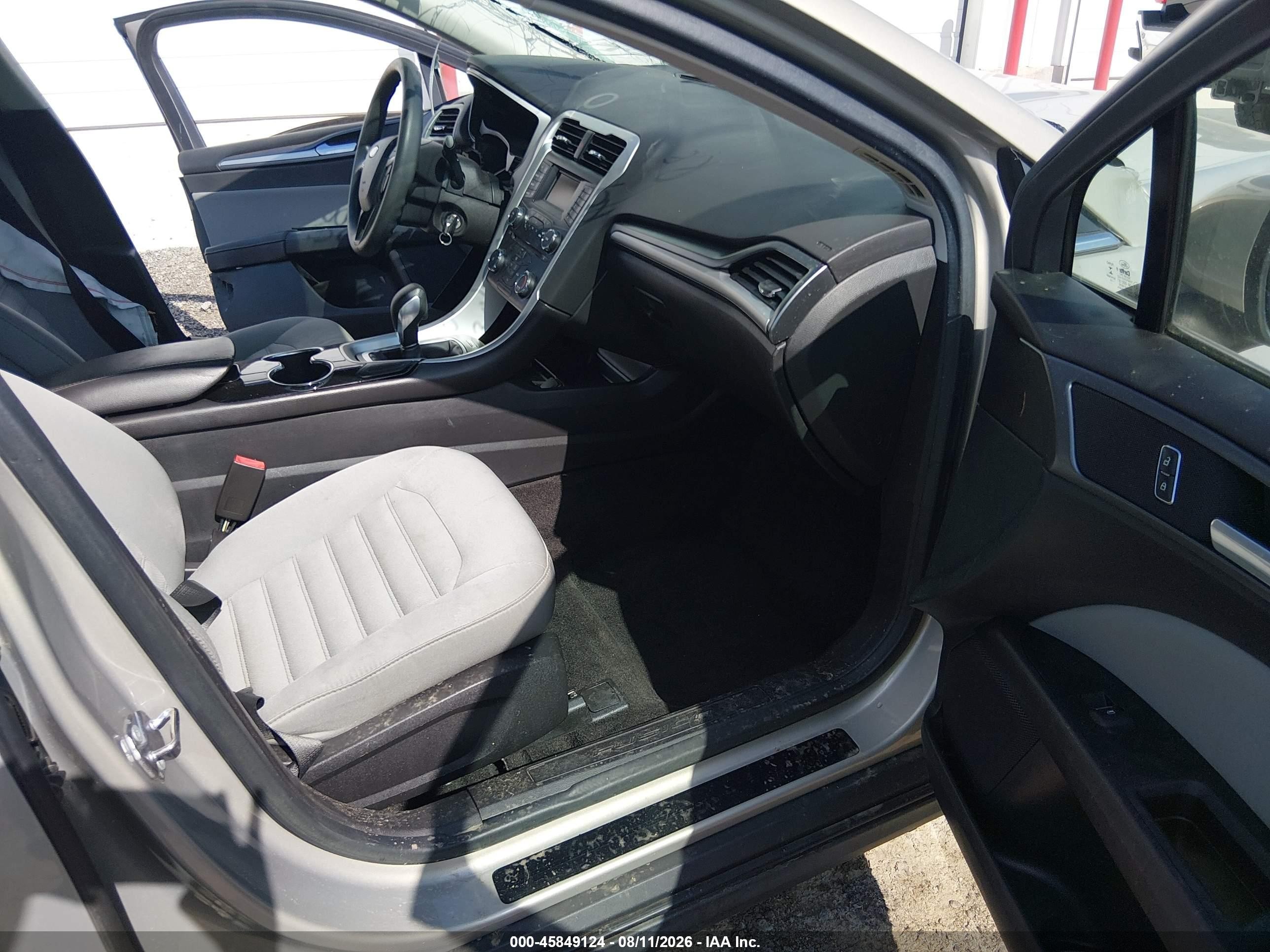 2015 Ford Fusion S Gold vin: 3FA6P0G7XFR118872