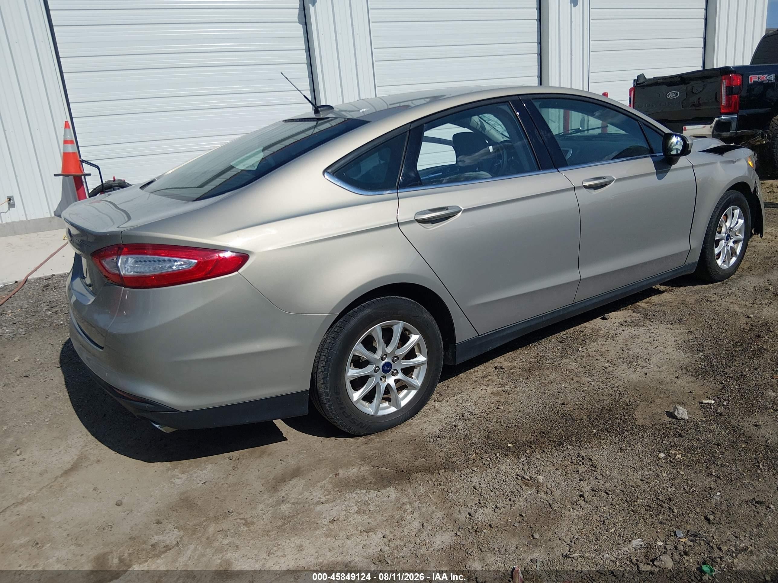 2015 Ford Fusion S Gold vin: 3FA6P0G7XFR118872