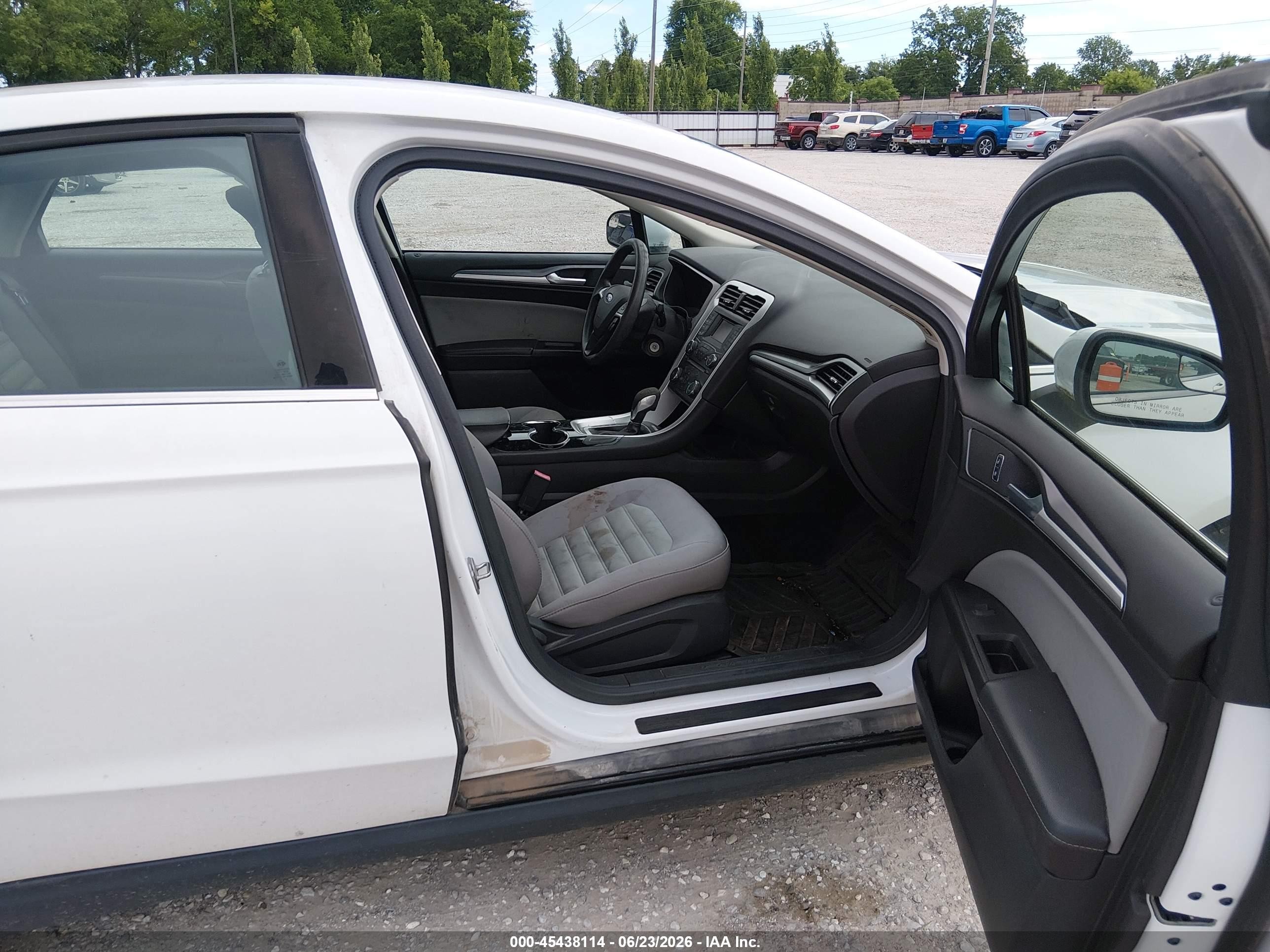 2015 Ford Fusion S White vin: 3FA6P0G7XFR163942