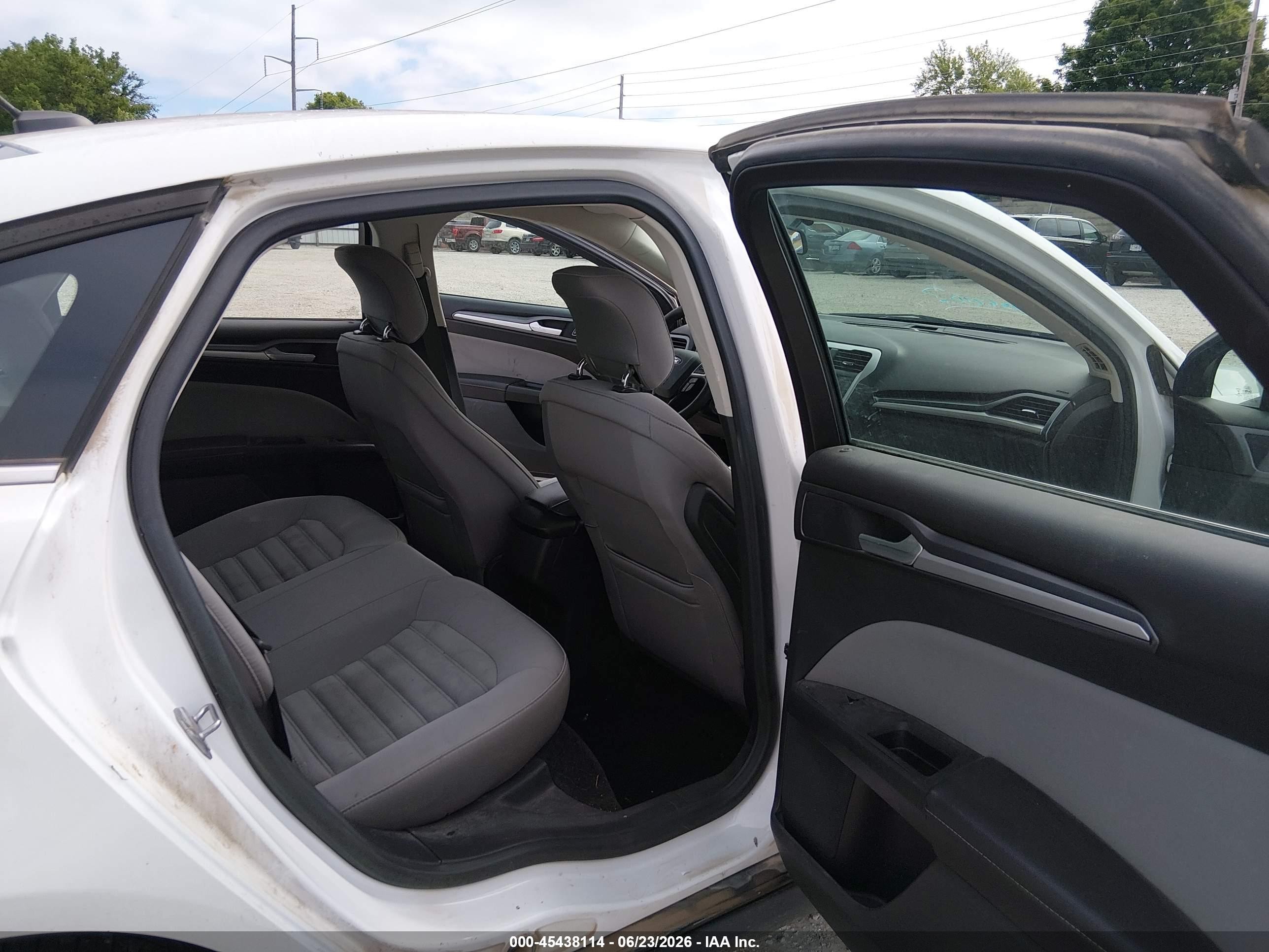 2015 Ford Fusion S White vin: 3FA6P0G7XFR163942