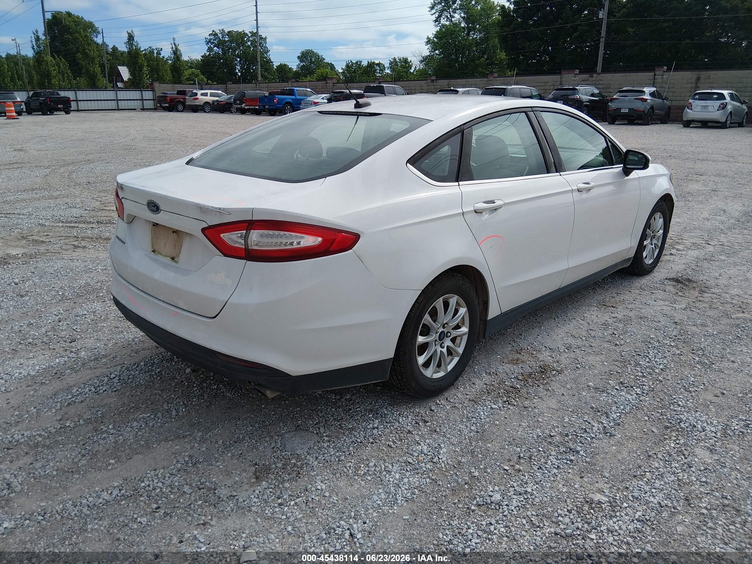 2015 Ford Fusion S White vin: 3FA6P0G7XFR163942