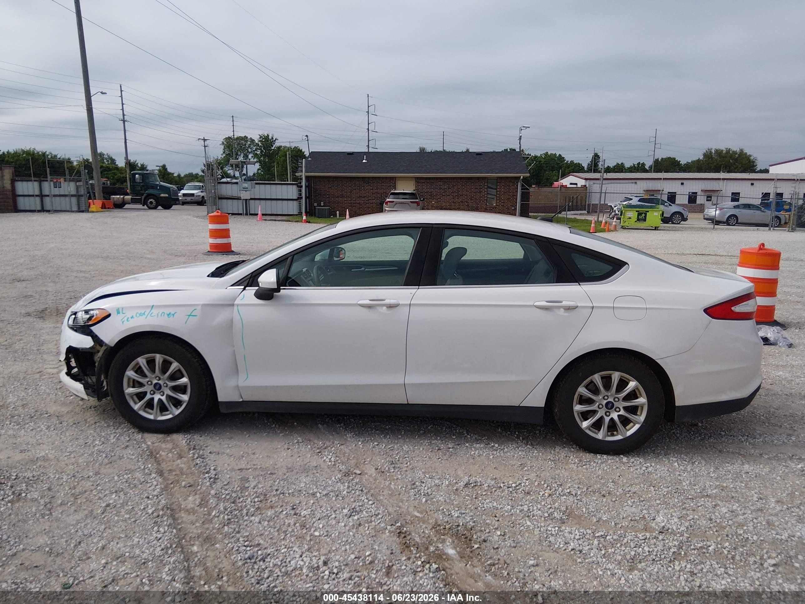 2015 Ford Fusion S White vin: 3FA6P0G7XFR163942