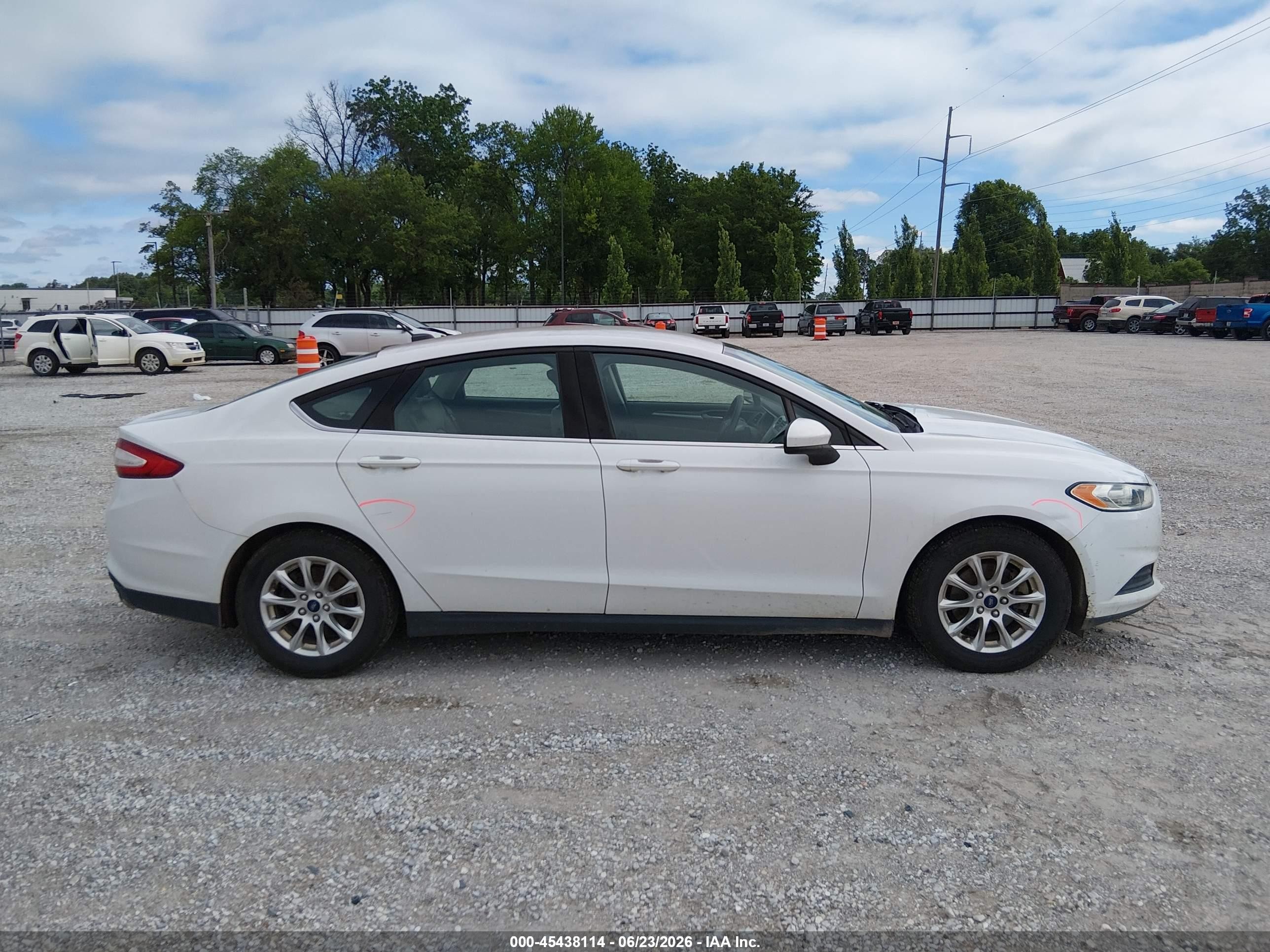 2015 Ford Fusion S White vin: 3FA6P0G7XFR163942
