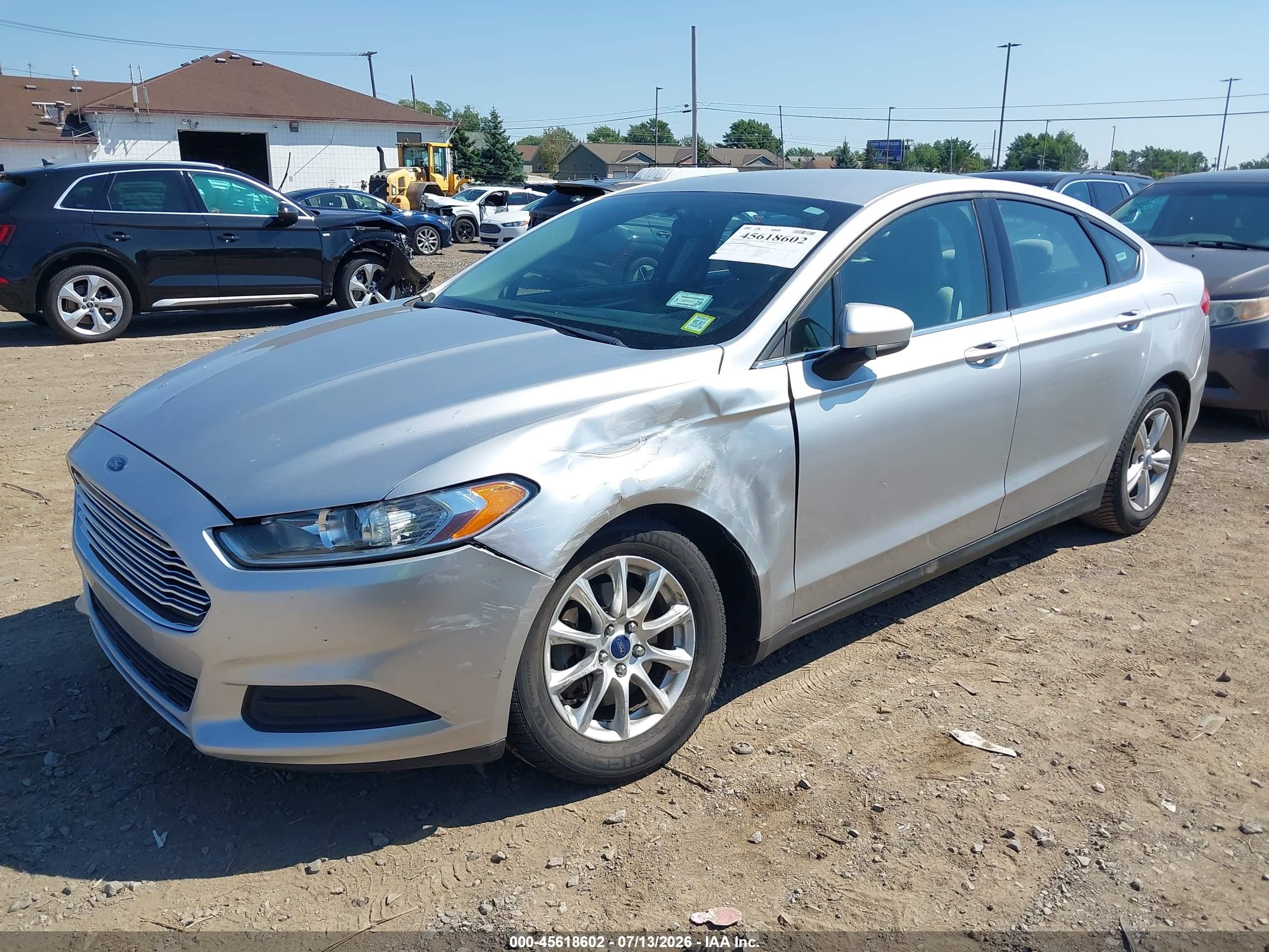 2015 Ford Fusion S Серебряный vin: 3FA6P0G7XFR289119