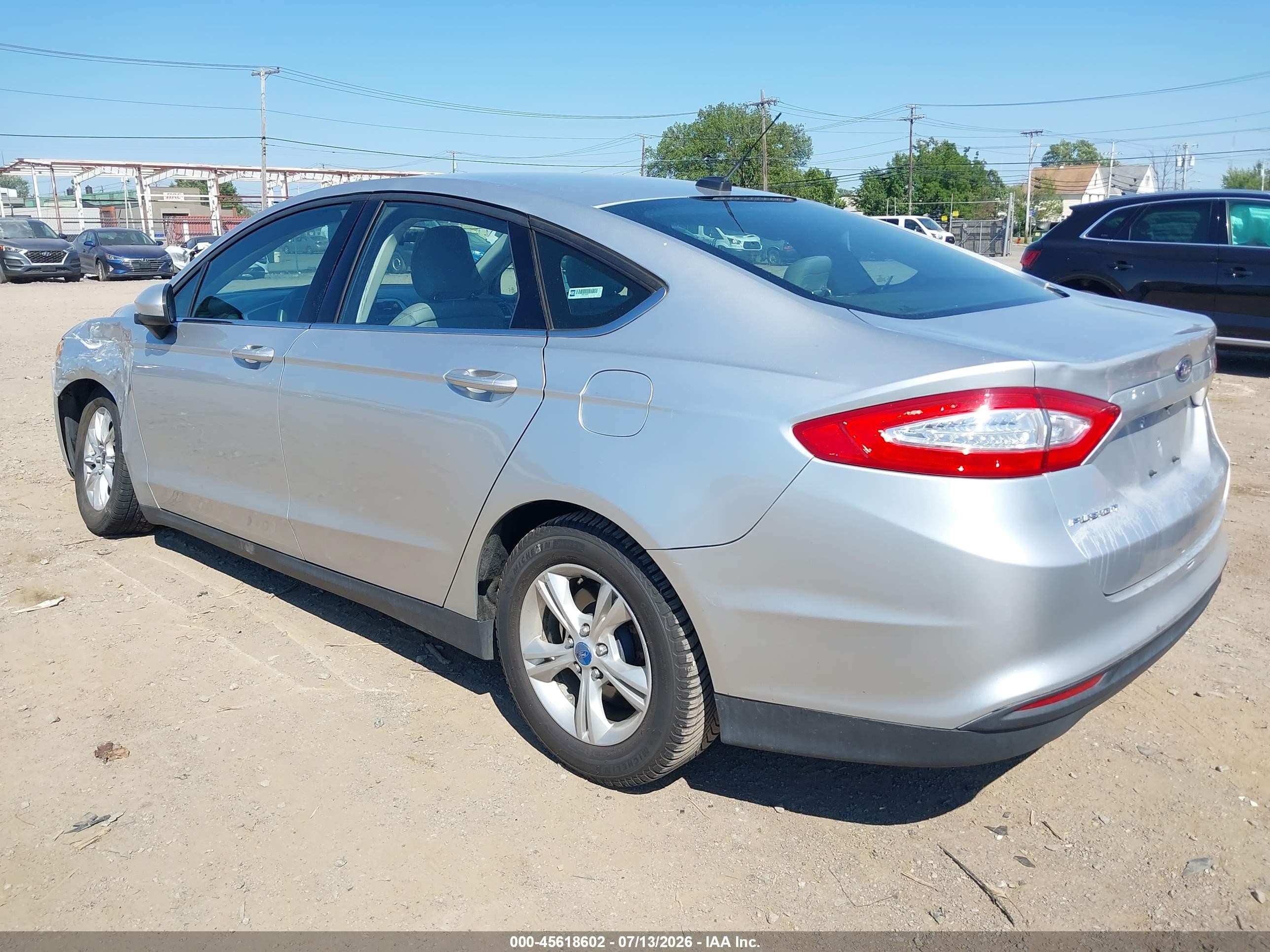 2015 Ford Fusion S Серебряный vin: 3FA6P0G7XFR289119