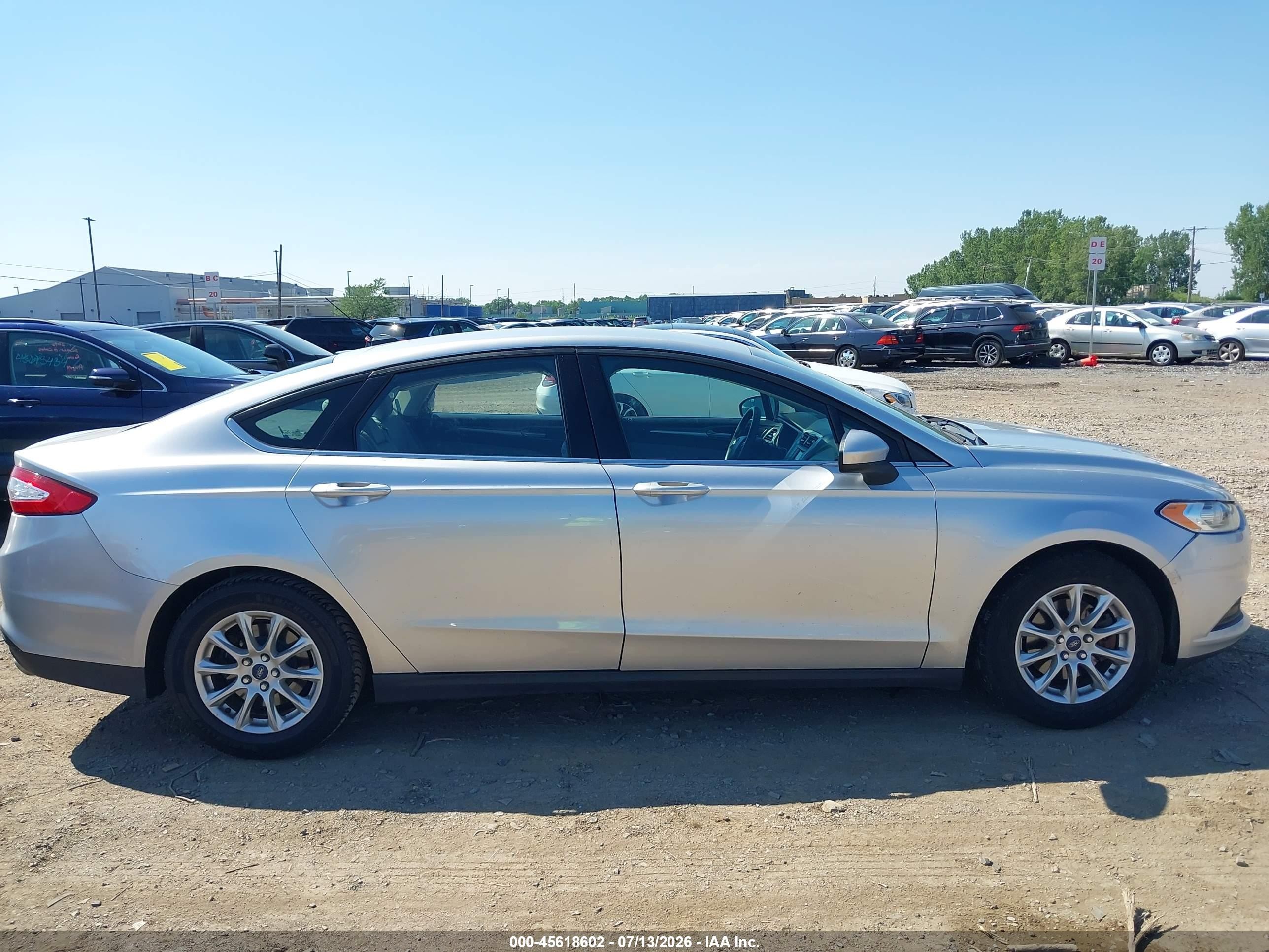 2015 Ford Fusion S Серебряный vin: 3FA6P0G7XFR289119