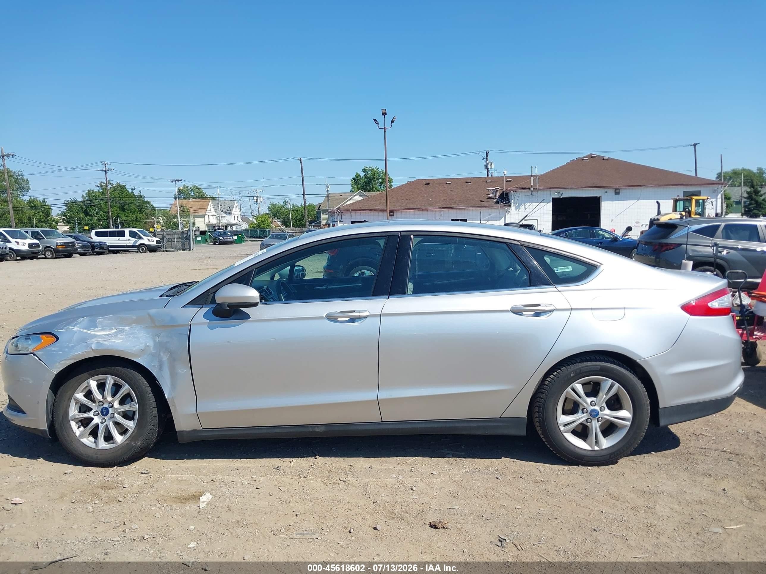 2015 Ford Fusion S Серебряный vin: 3FA6P0G7XFR289119