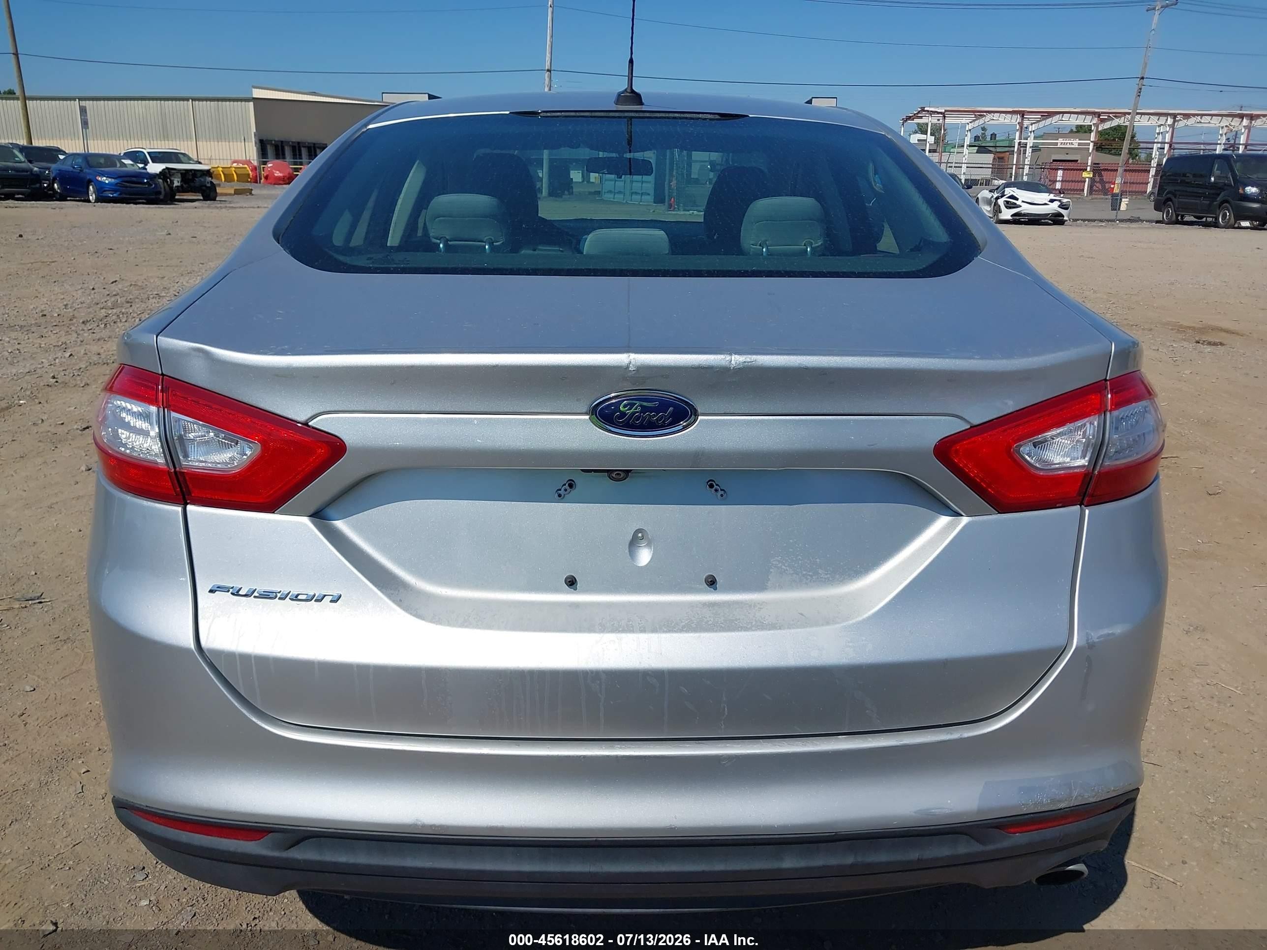 2015 Ford Fusion S Серебряный vin: 3FA6P0G7XFR289119