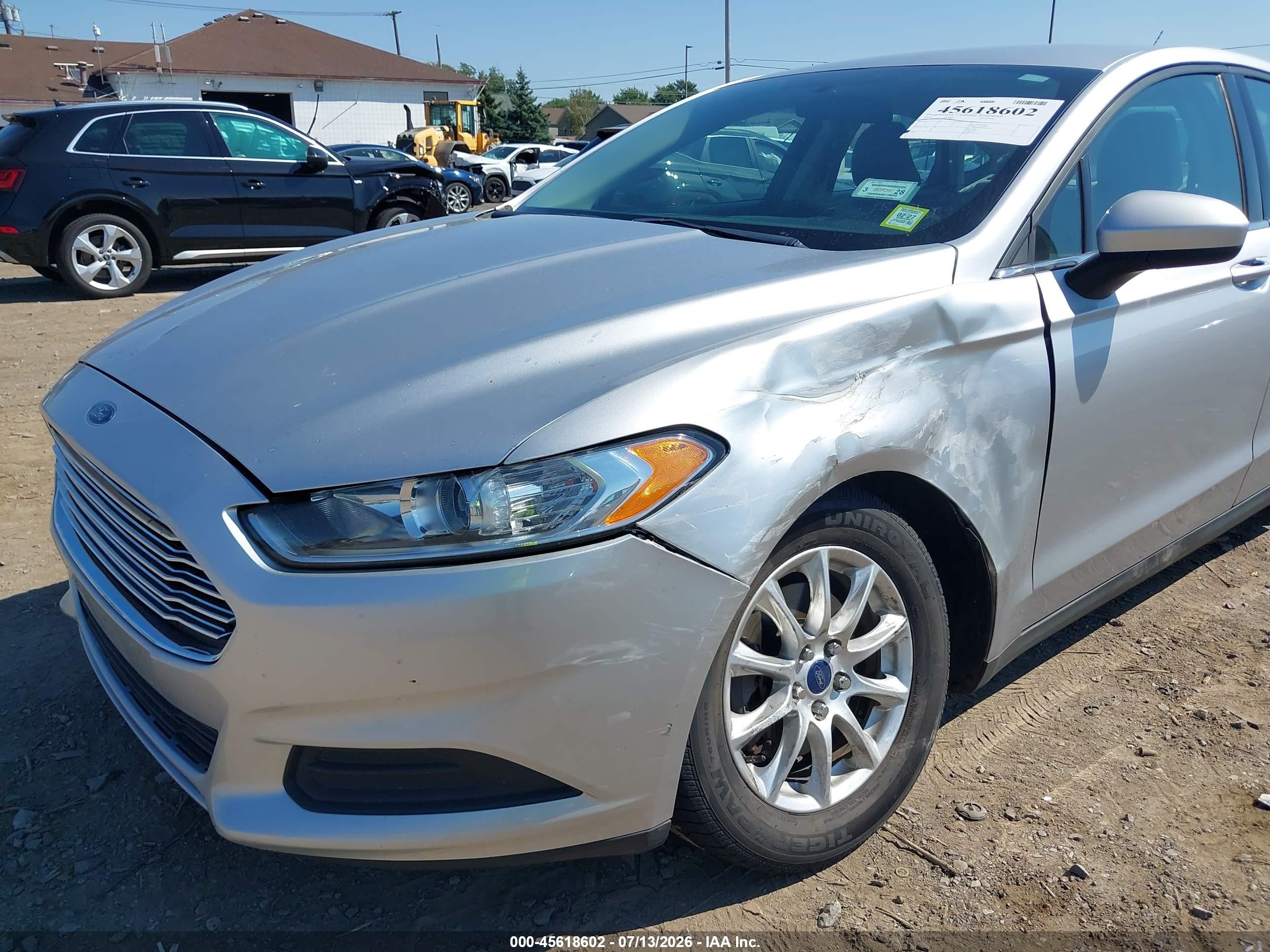2015 Ford Fusion S Серебряный vin: 3FA6P0G7XFR289119
