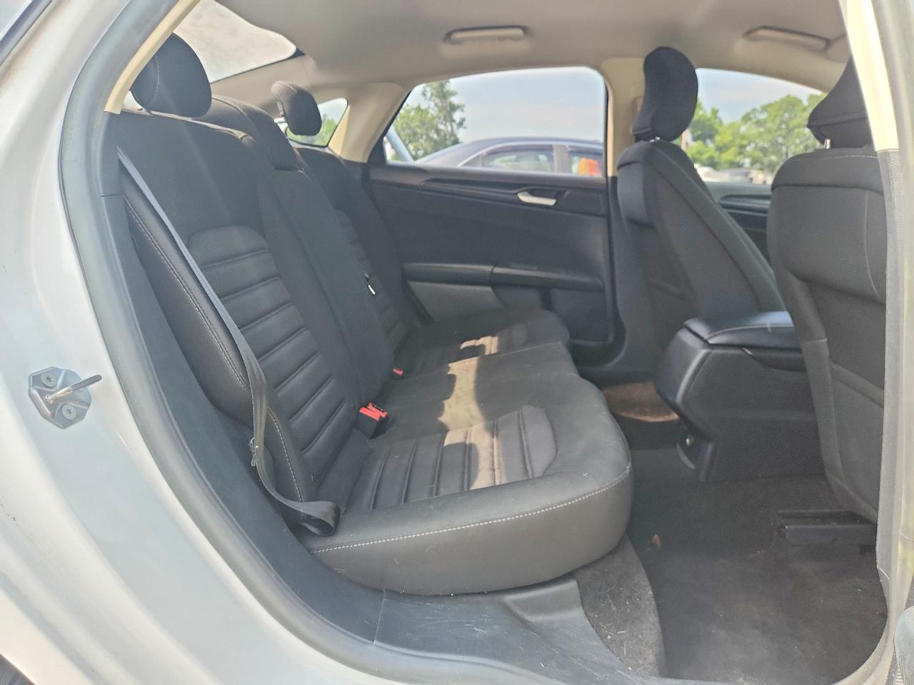 2018 Ford Fusion S White vin: 3FA6P0G7XJR252998