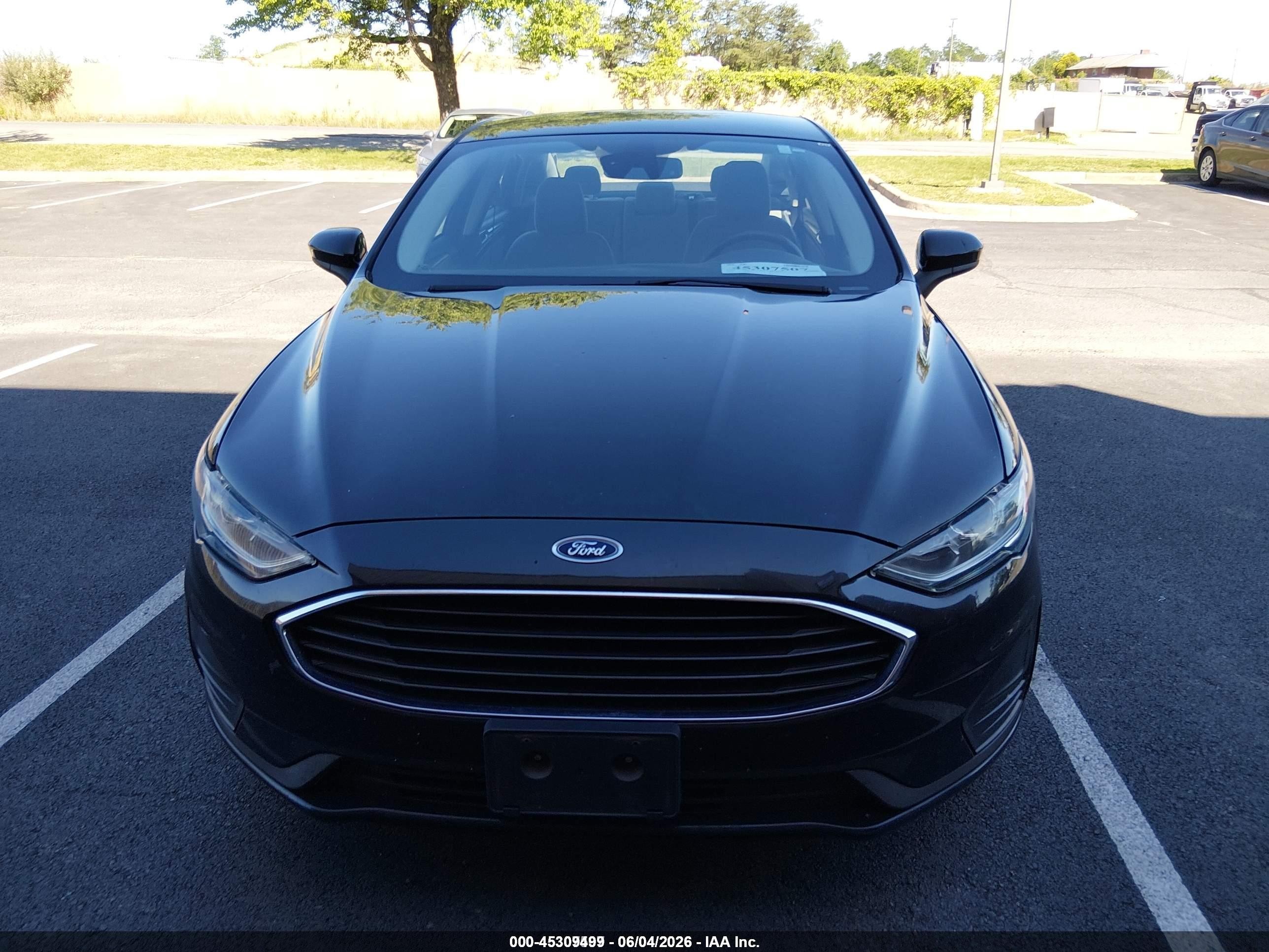2020 Ford Fusion S Черный vin: 3FA6P0G7XLR235136