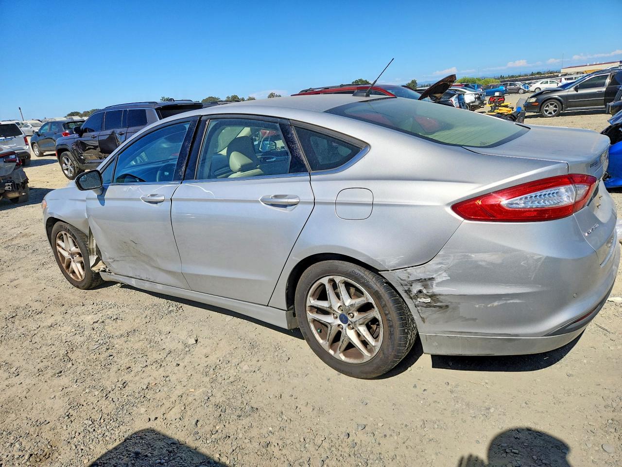 2015 Ford Fusion Se Серебряный vin: 3FA6P0H70FR249159