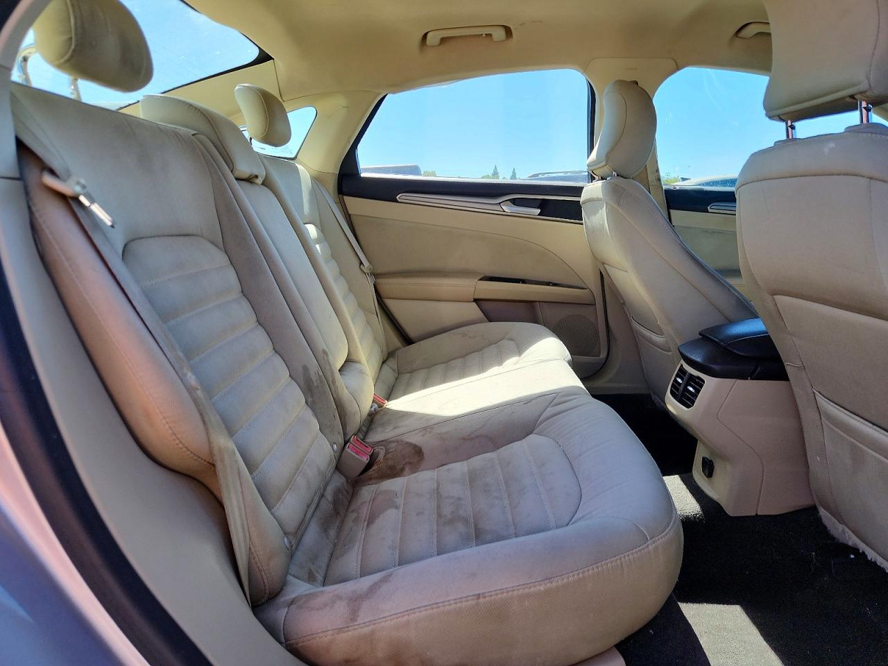 2015 Ford Fusion Se Серебряный vin: 3FA6P0H70FR249159