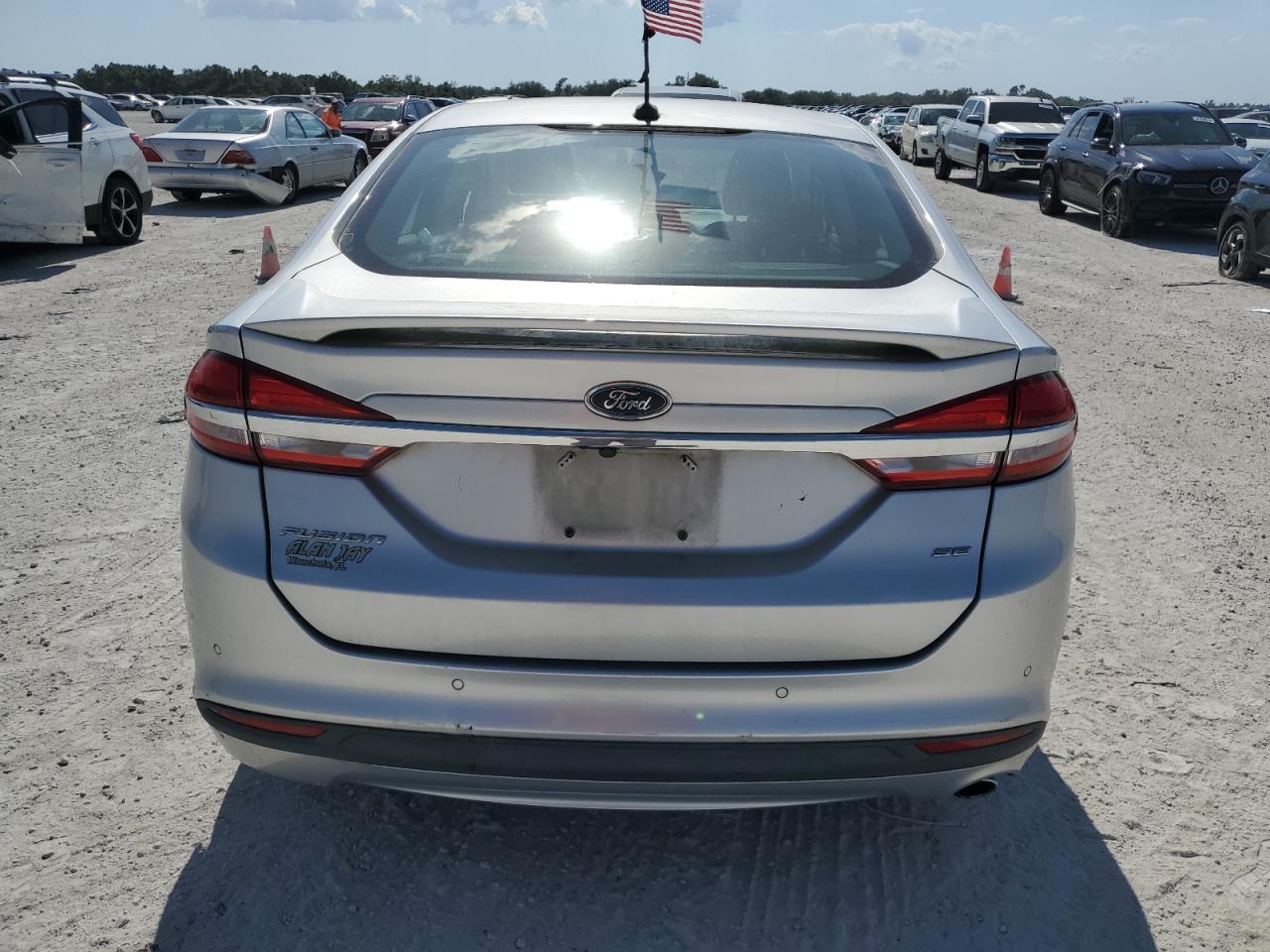 2017 Ford Fusion Se Серебряный vin: 3FA6P0H70HR339785