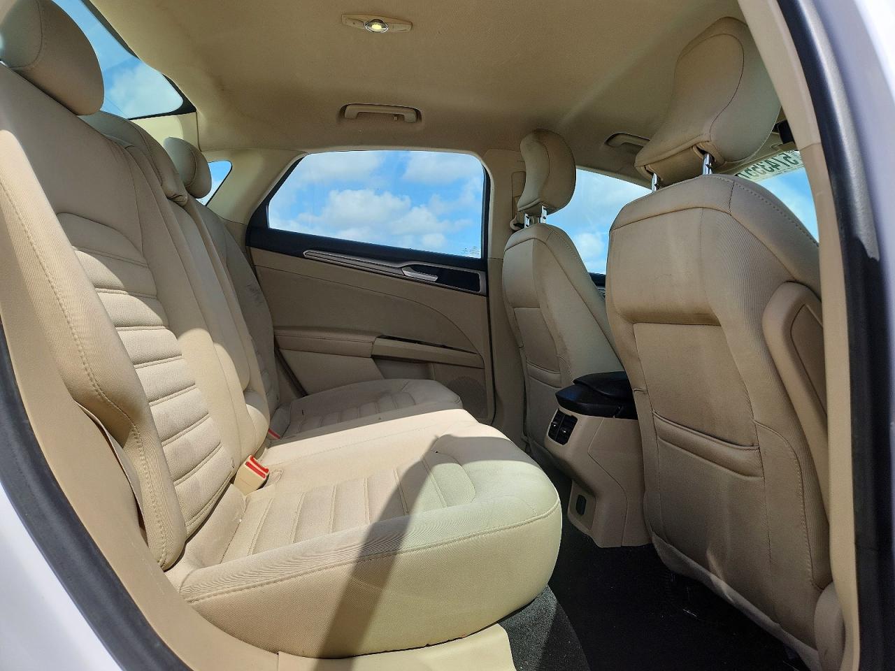 2015 Ford Fusion Se White vin: 3FA6P0H71FR274894
