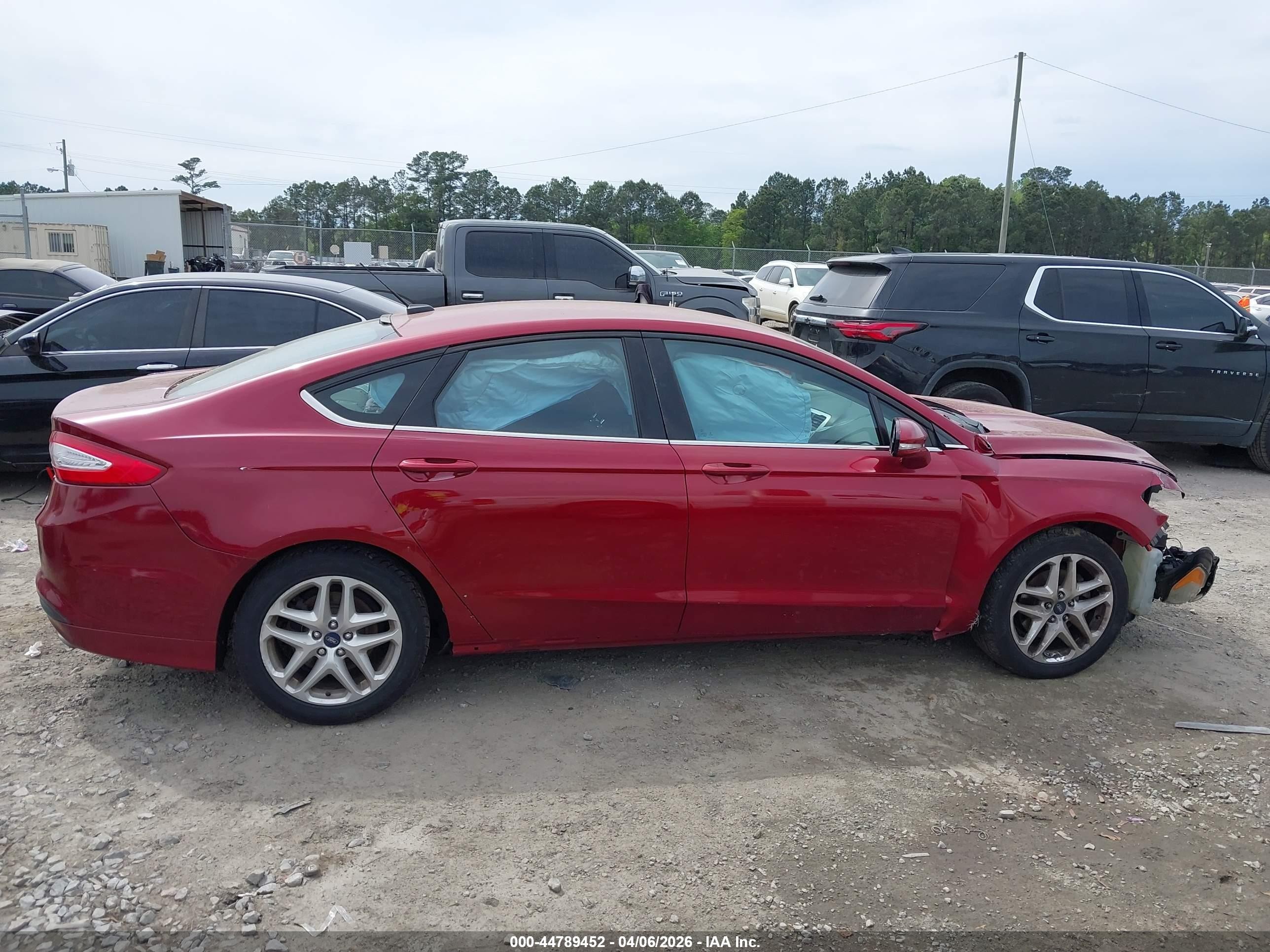 2013 Ford Fusion Se Red vin: 3FA6P0H72DR237513